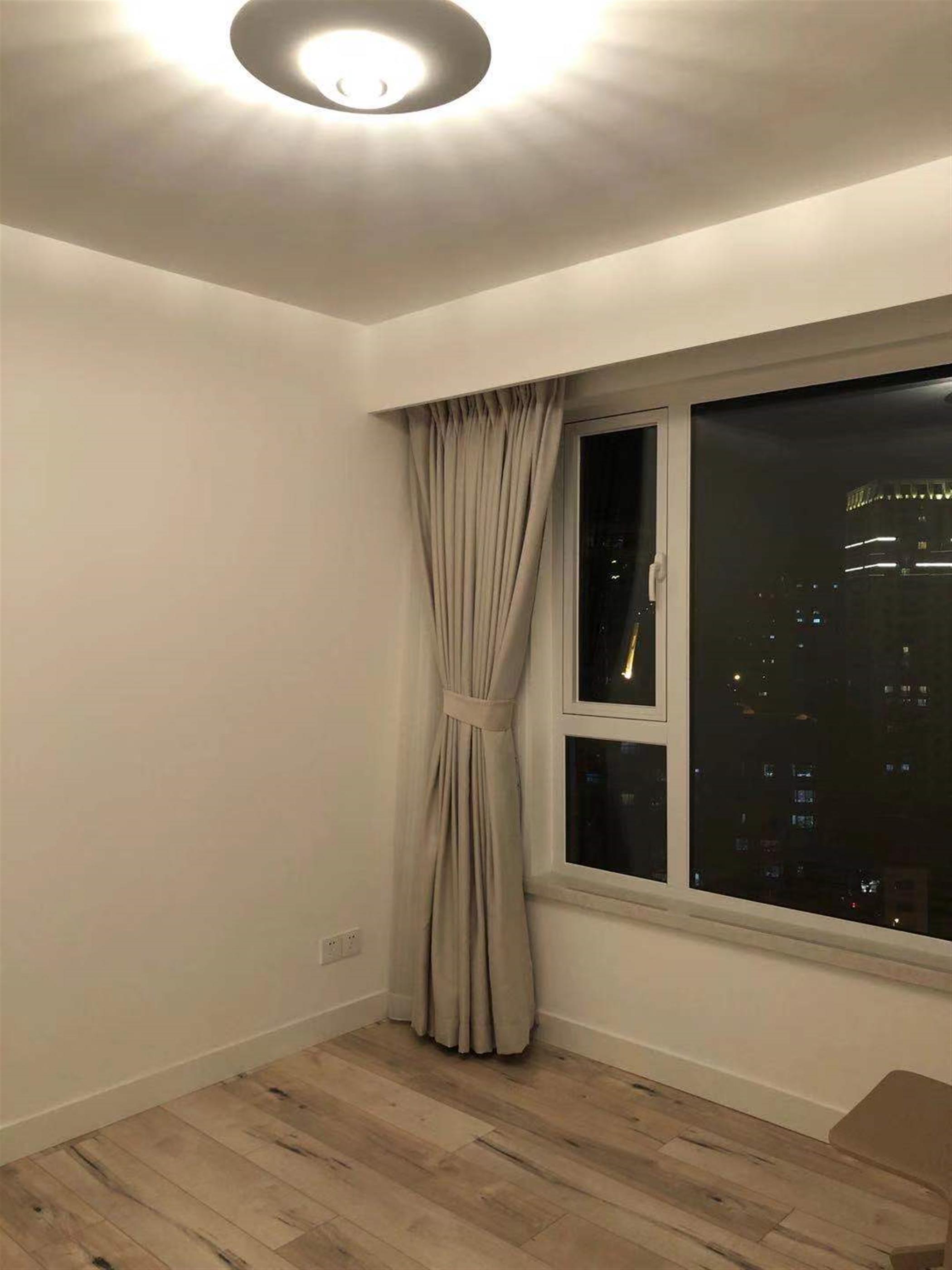 Large rooms Newly Decorated High-Quality 3BR Apt nr LN 2/11 in Shanghai’s Deluxe Courtyards Compound for Rent