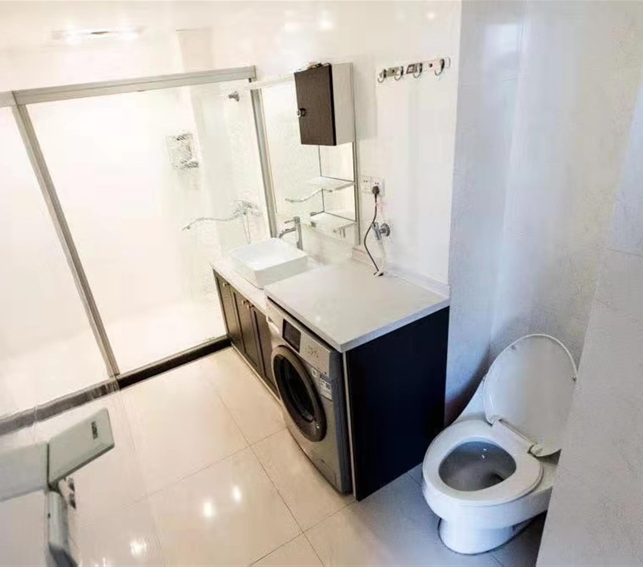 clean bathroom Large 2BR Apartment nr LN 2/3/4 in Shanghai’s Xinhua Road Area for Rent