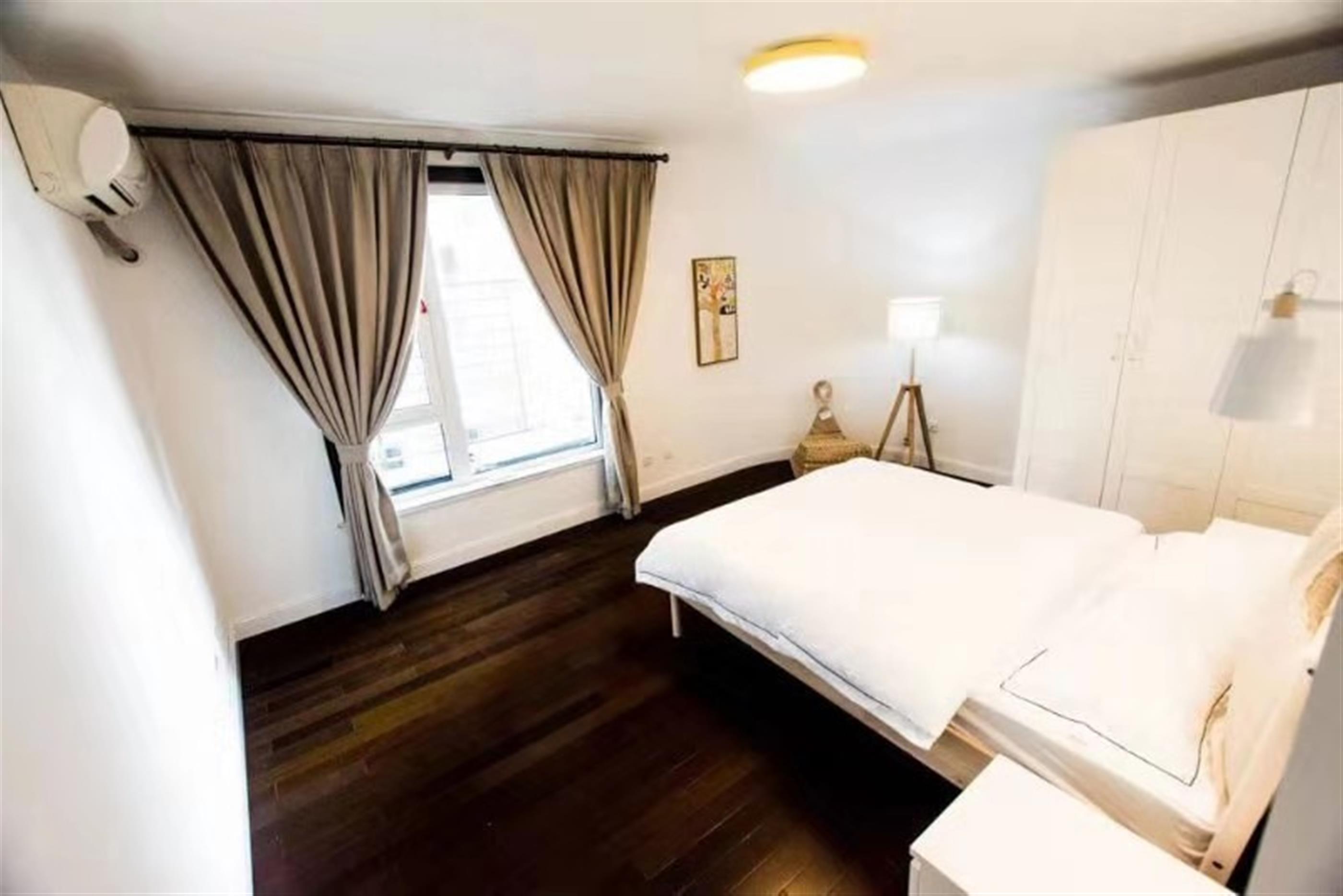 Bright Bedroom Large 2BR Apartment nr LN 2/3/4 in Shanghai’s Xinhua Road Area for Rent