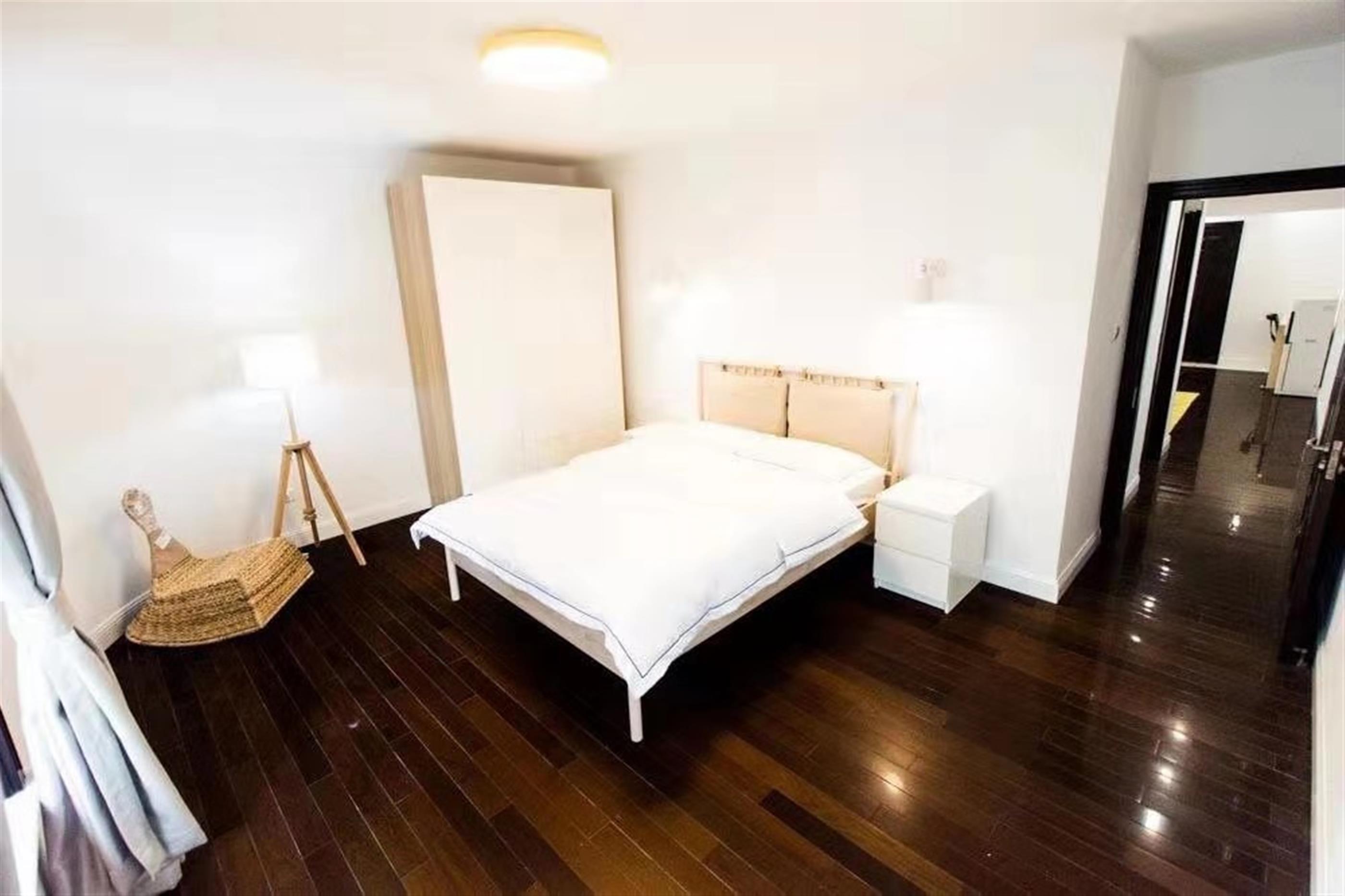 large Bedroom Large 2BR Apartment nr LN 2/3/4 in Shanghai’s Xinhua Road Area for Rent