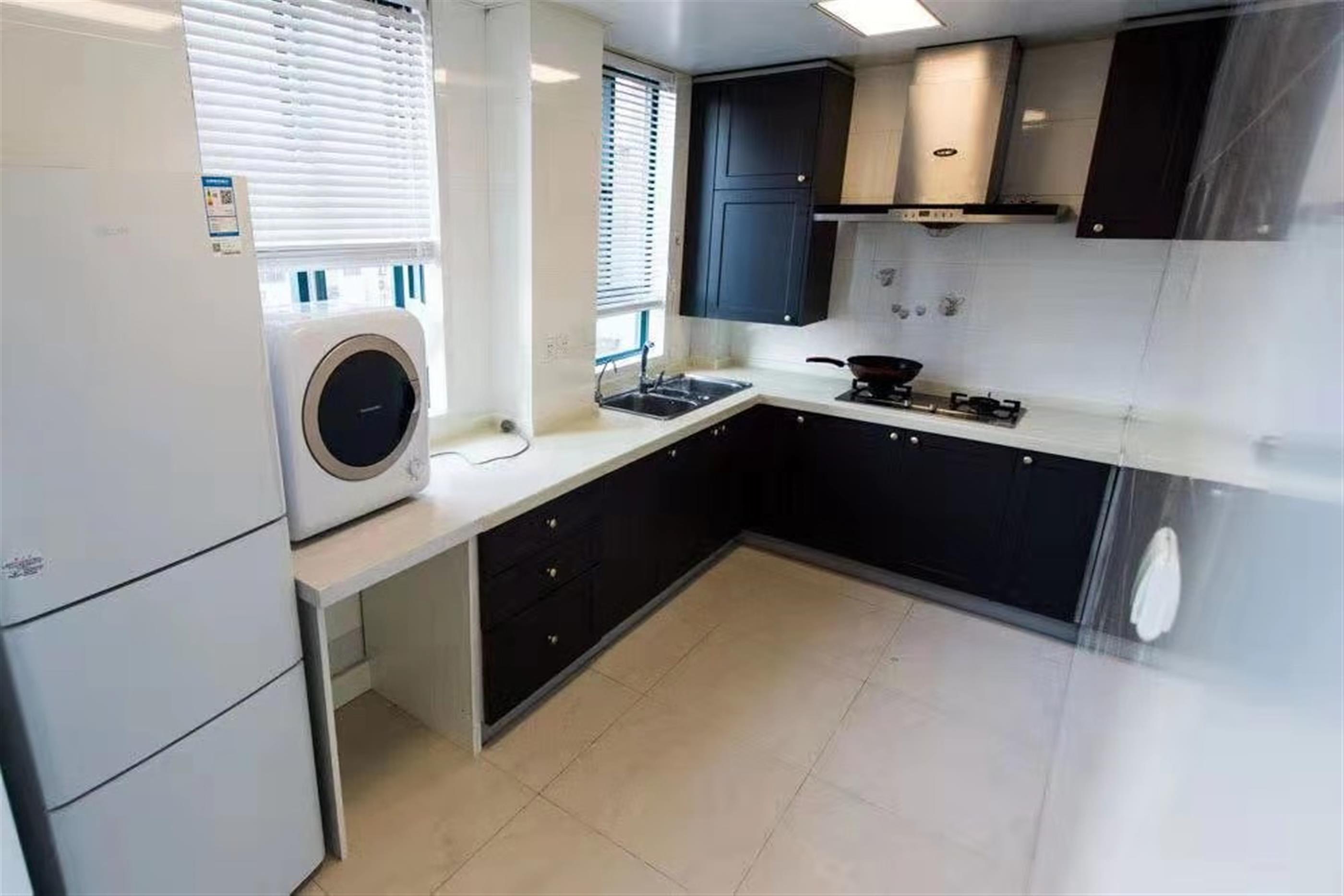 big kitchen Large 2BR Apartment nr LN 2/3/4 in Shanghai’s Xinhua Road Area for Rent