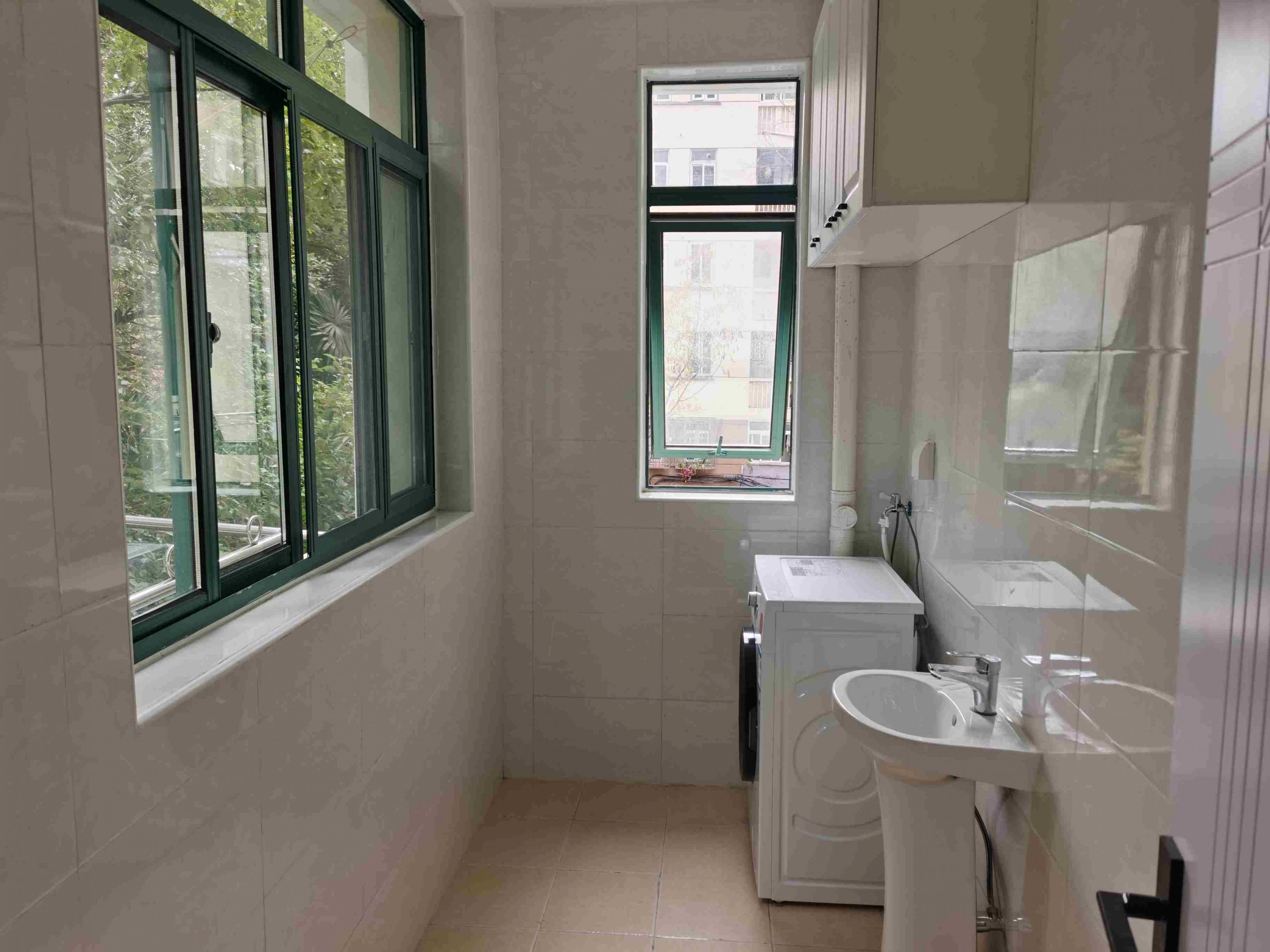 enclosed balcony Renovated Cozy 60sqm Fahuazhen Rd Apt nr LN 10/11 for Rent in Shanghai