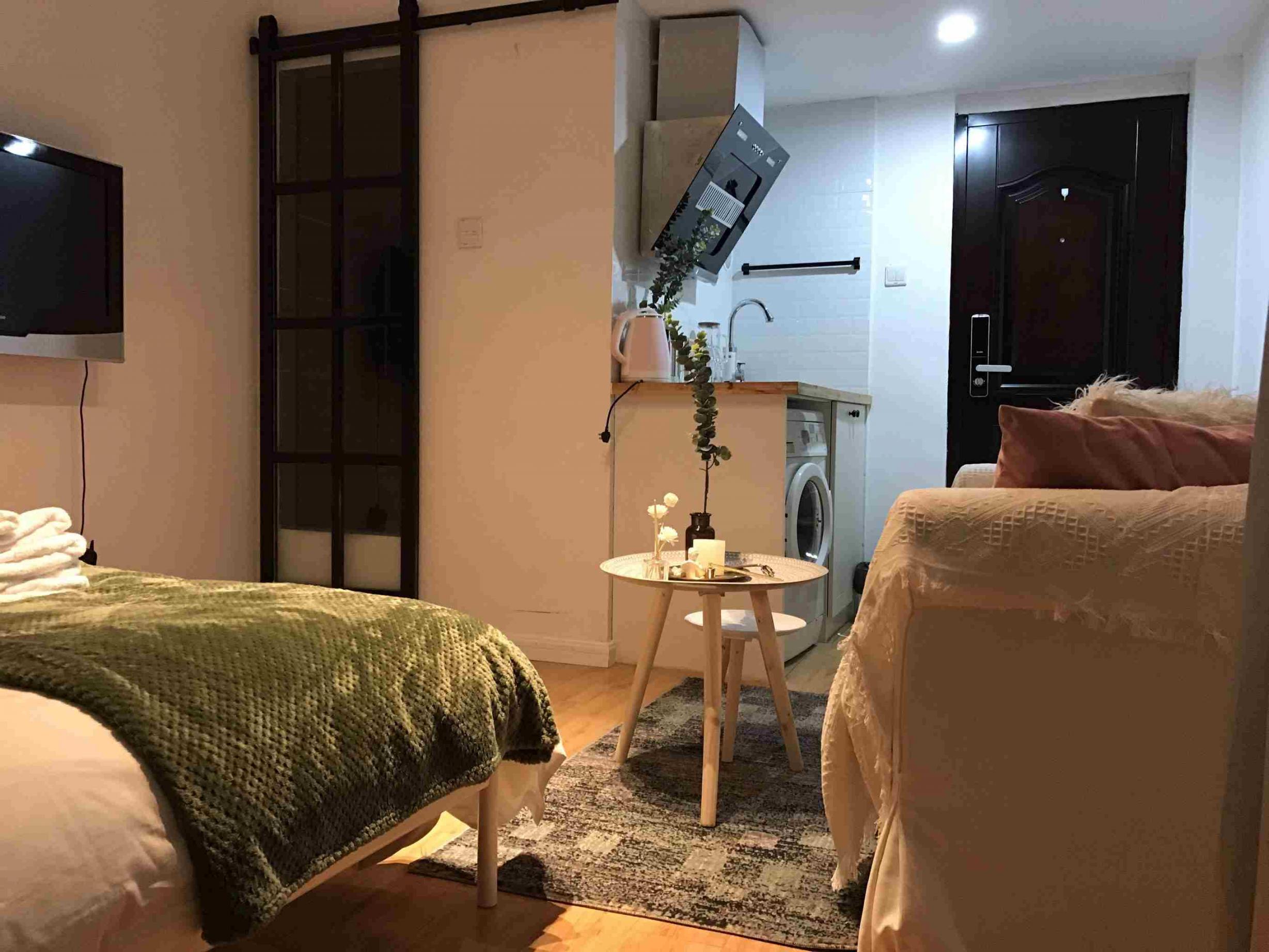 all in 1 Renovated Cozy Fahuazhen Rd Studio Apt nr LN 10/11 for Rent in Shanghai