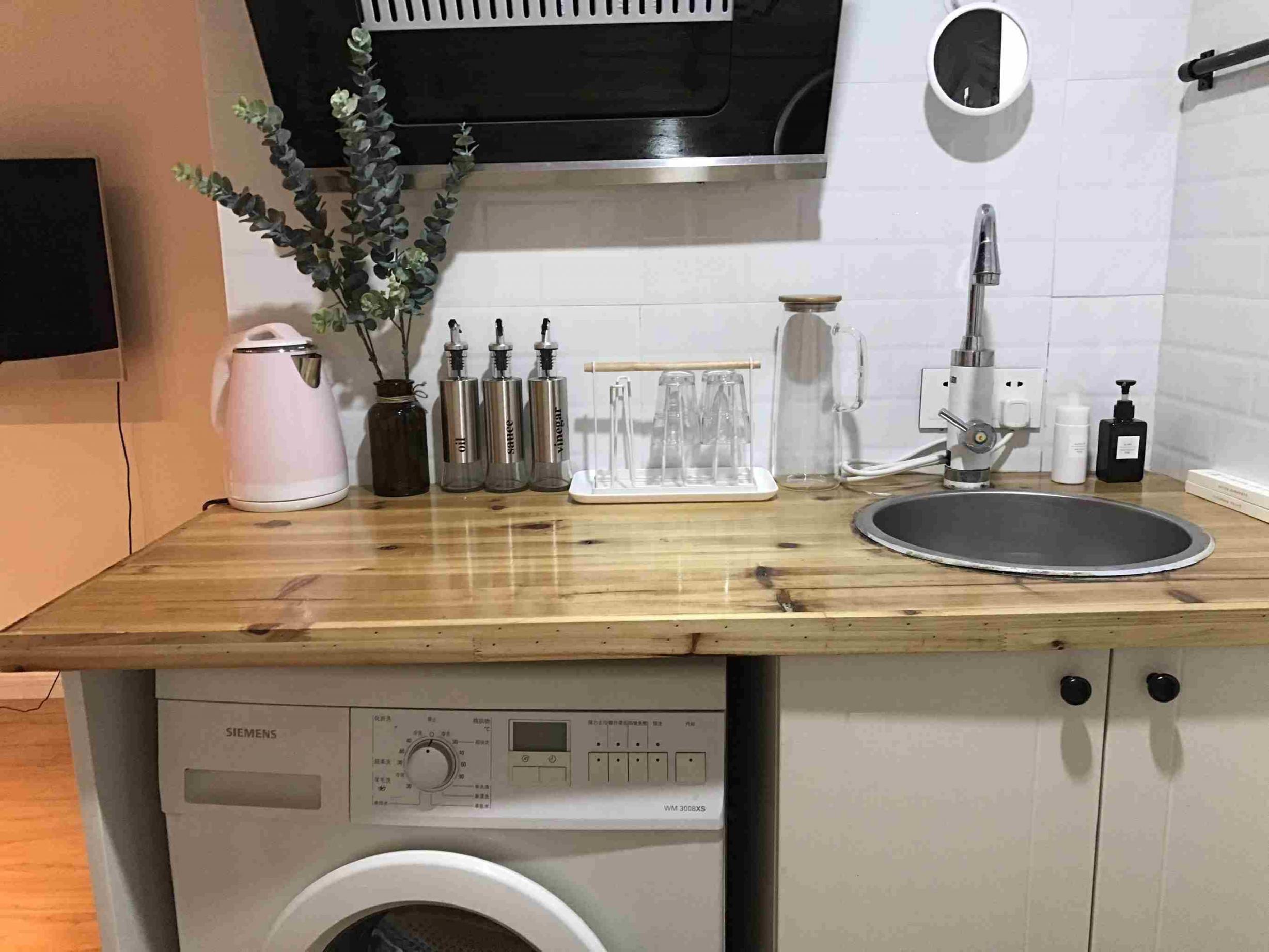 kitchenette Renovated Cozy Fahuazhen Rd Studio Apt nr LN 10/11 for Rent in Shanghai