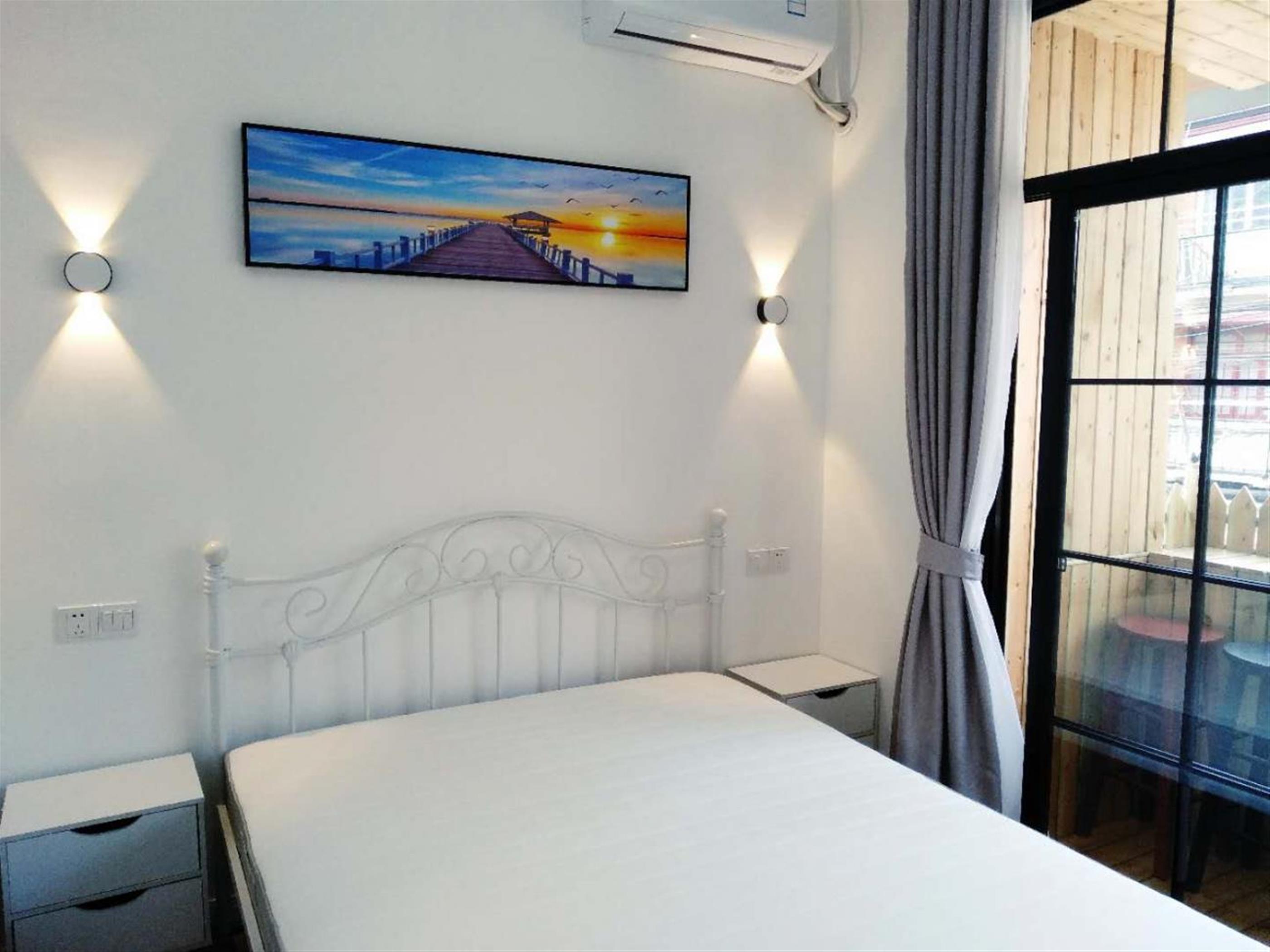 new bed Renovated Cozy Affordable FFC 1BR Apt nr Jiashan Mkt LN9/12 for Rent in Shanghai