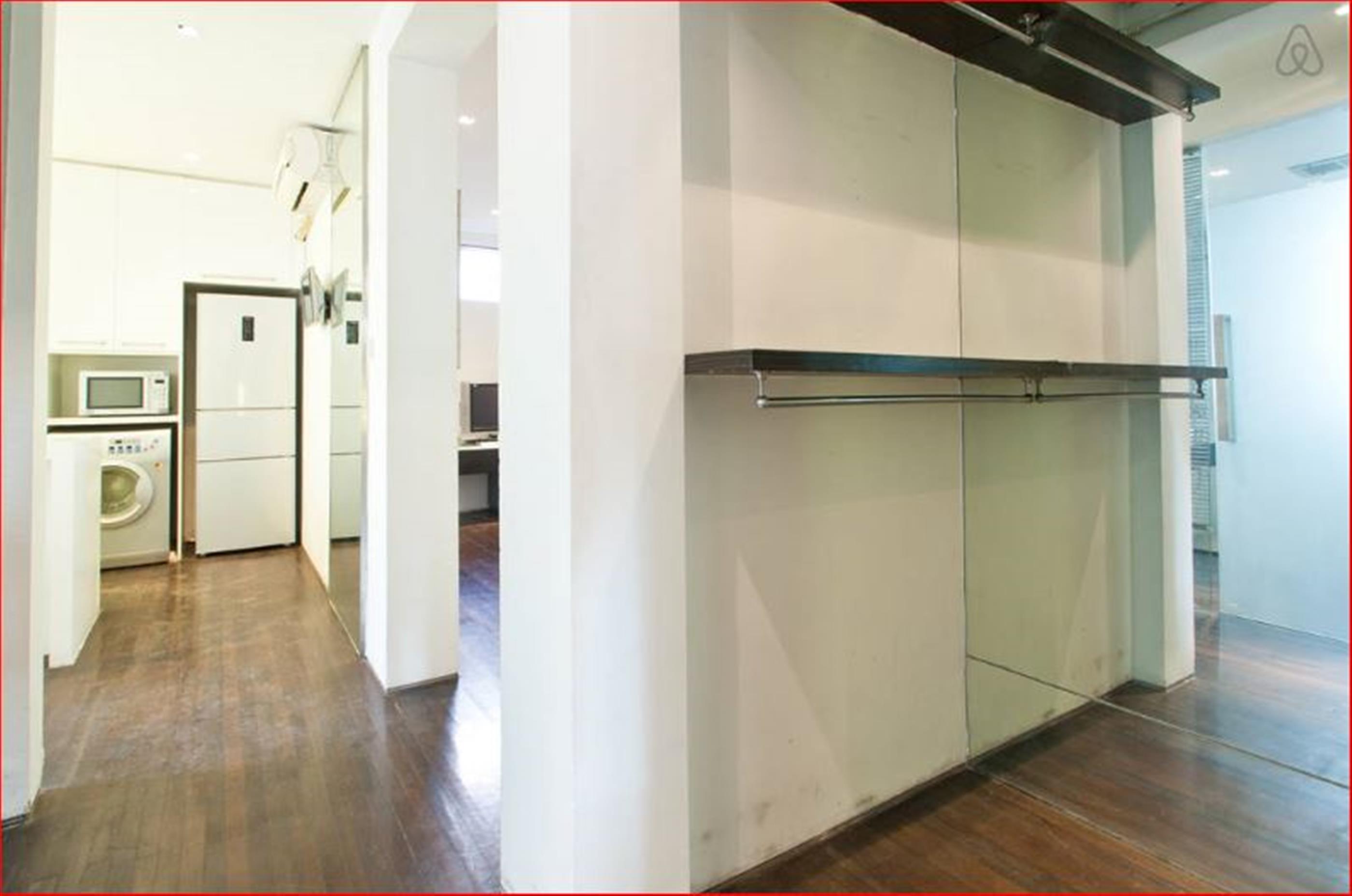 spacious Renovated Bright Spacious Modern FFC 1BR Apt nr LN1/2/7/10/11 in Shanghai for Rent