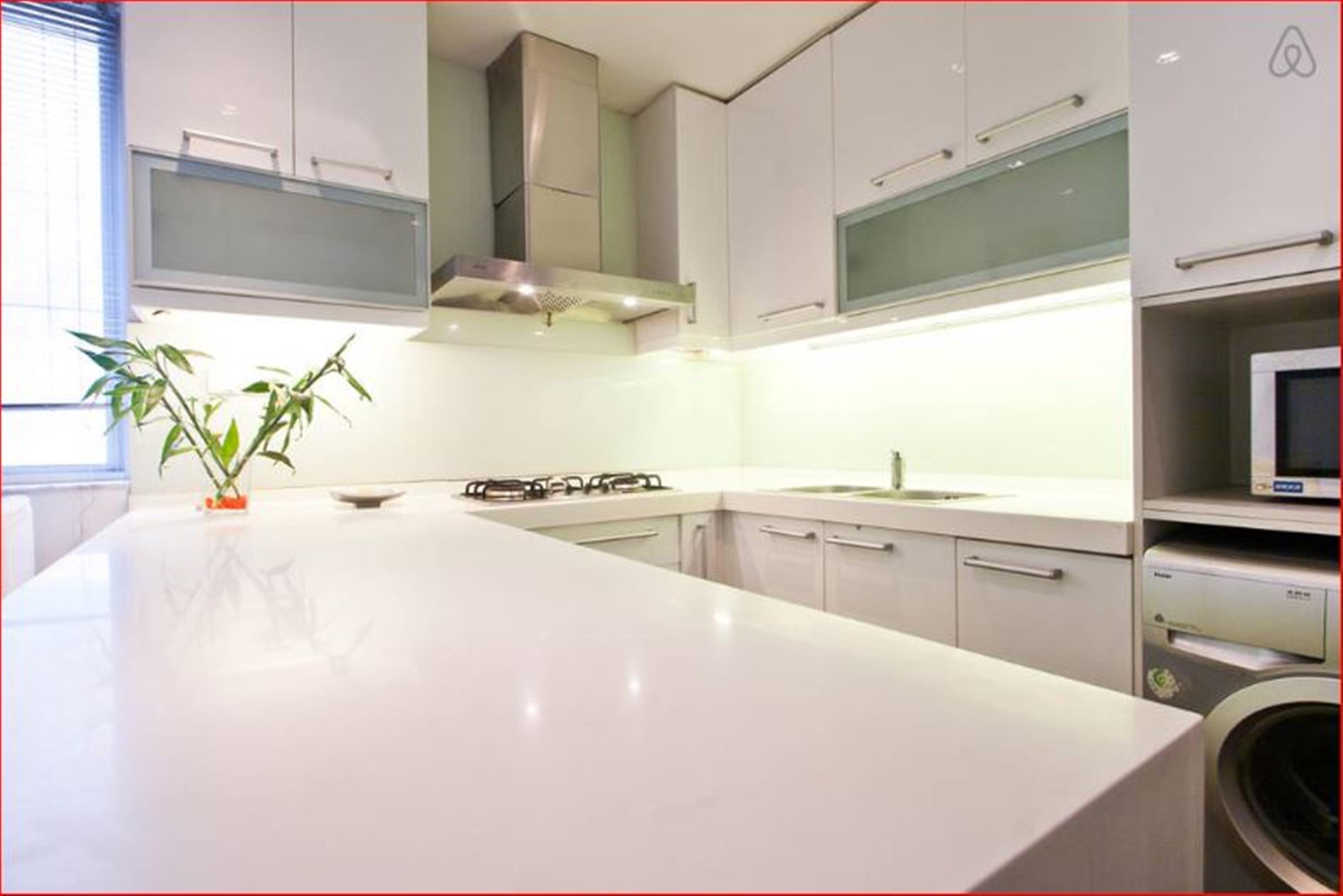 kitchen island Renovated Bright Spacious Modern FFC 1BR Apt nr LN1/2/7/10/11 in Shanghai for Rent