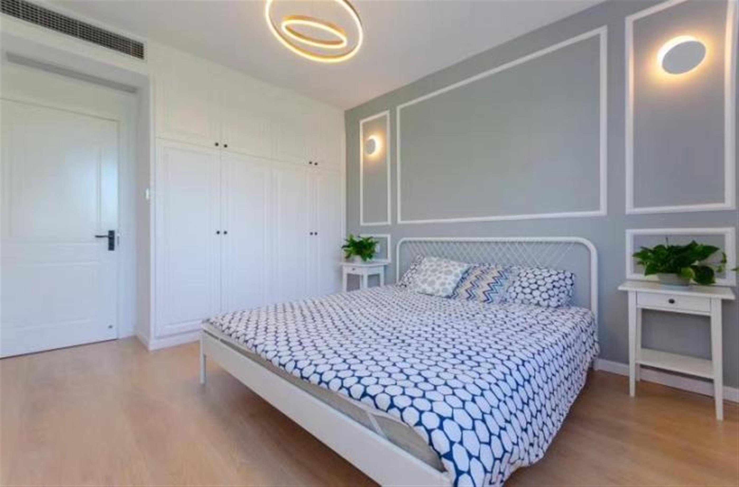 Big Bedroom Renovated Bright Modern FFC 1BR Walk-up Apt nr LN1/10/12 for Rent in Shanghai