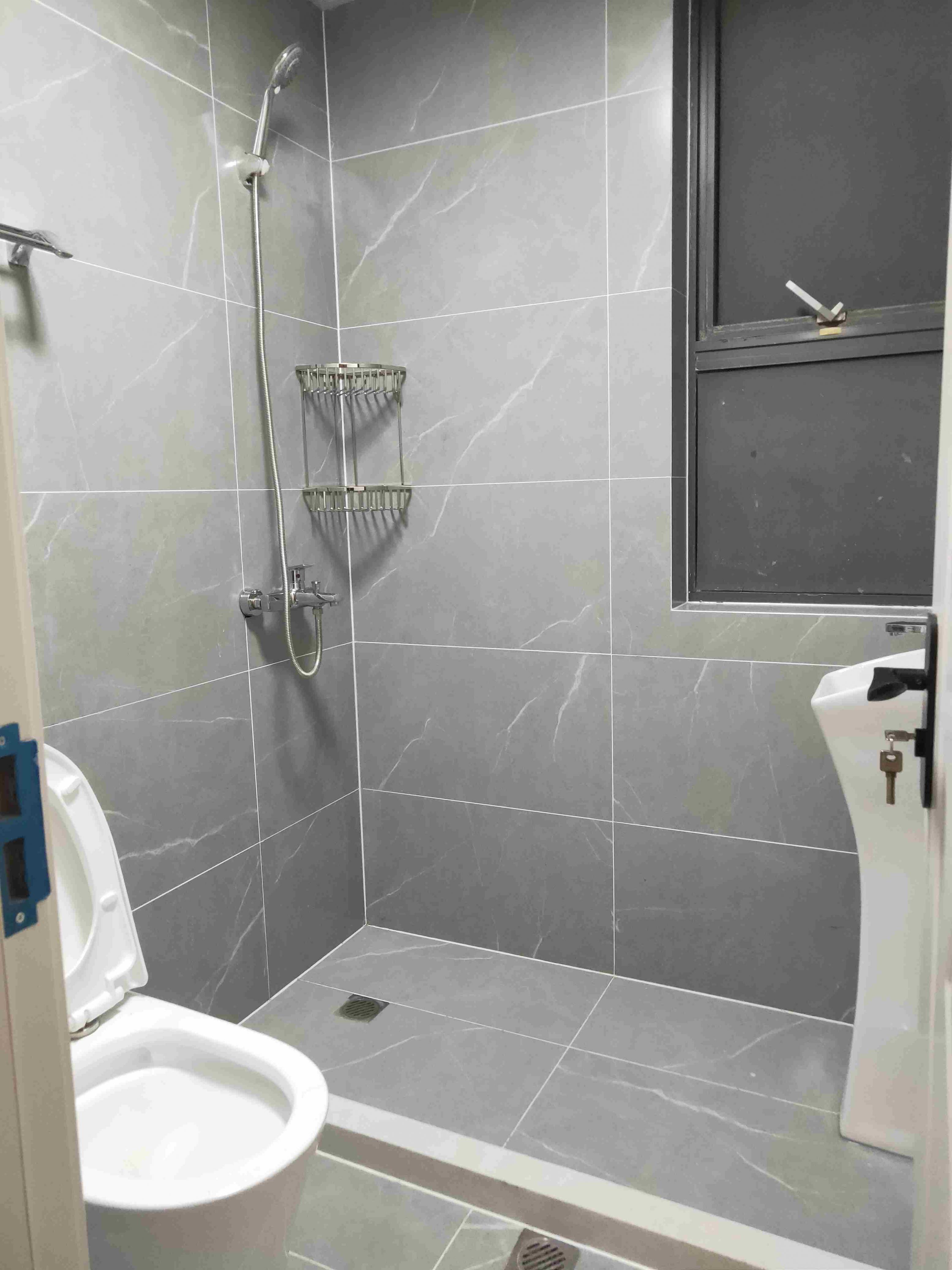 Bathroom with tub Spacious Affordable 3BR Apt nr River & LN 3/11/12 for Rent in Shanghai