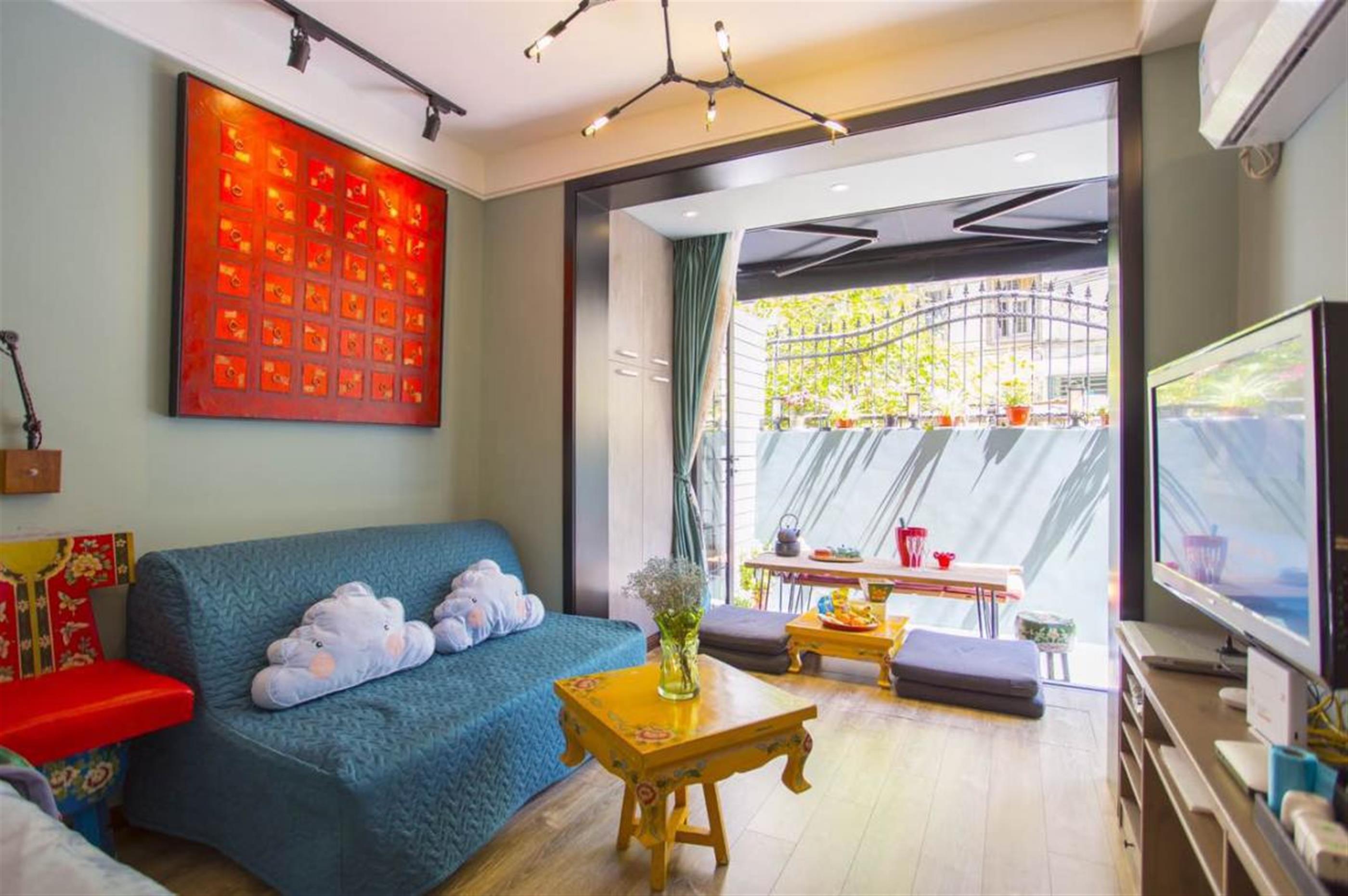 sunny windows Cozy Affordable Studio Apt w Patio nr LN 2/11 for Rent in Shanghai