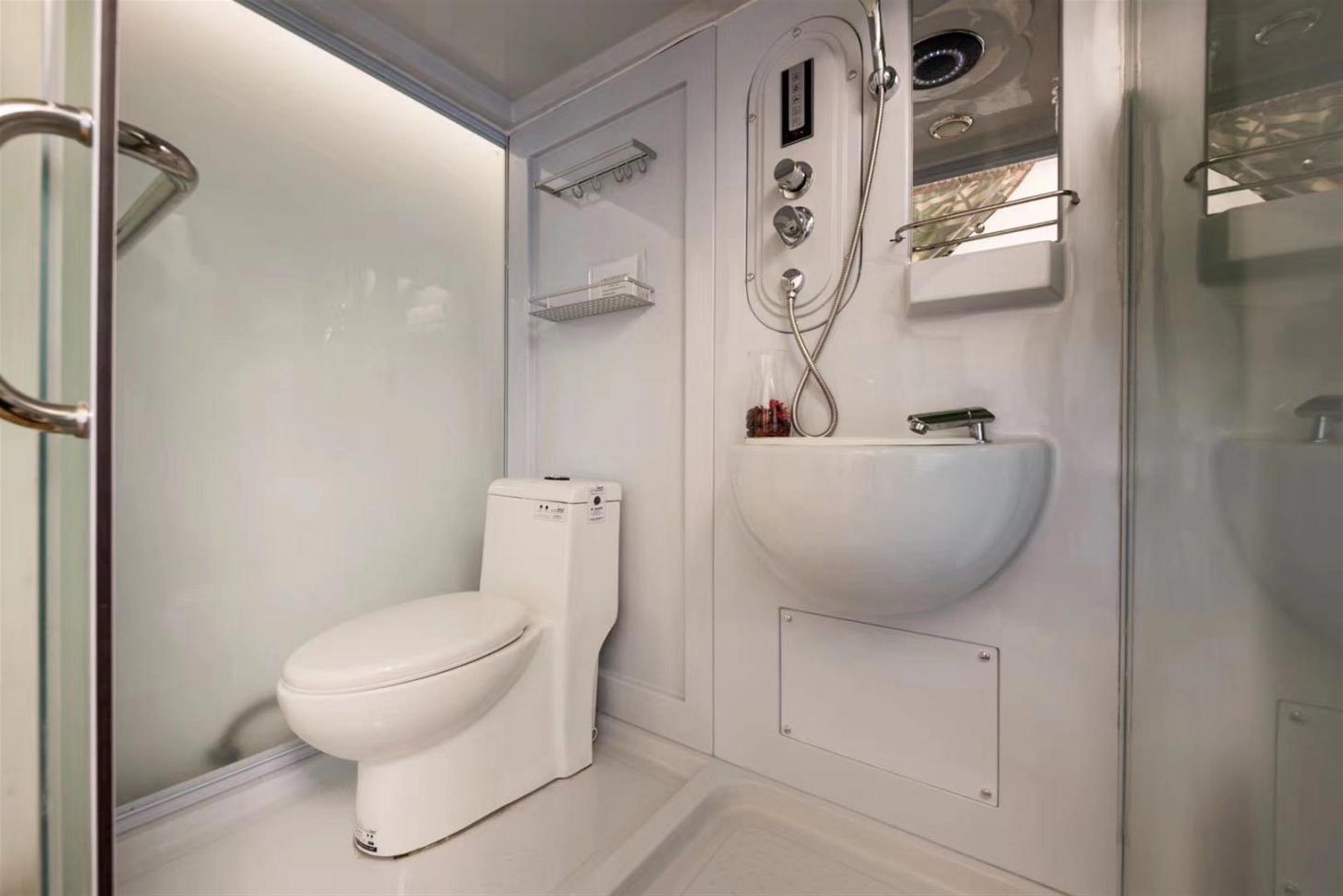 modern bathroom Gorgeous Bright Spacious 2BR FFC Lane House Apt nr LN 1/10/12 for Rent in Shanghai