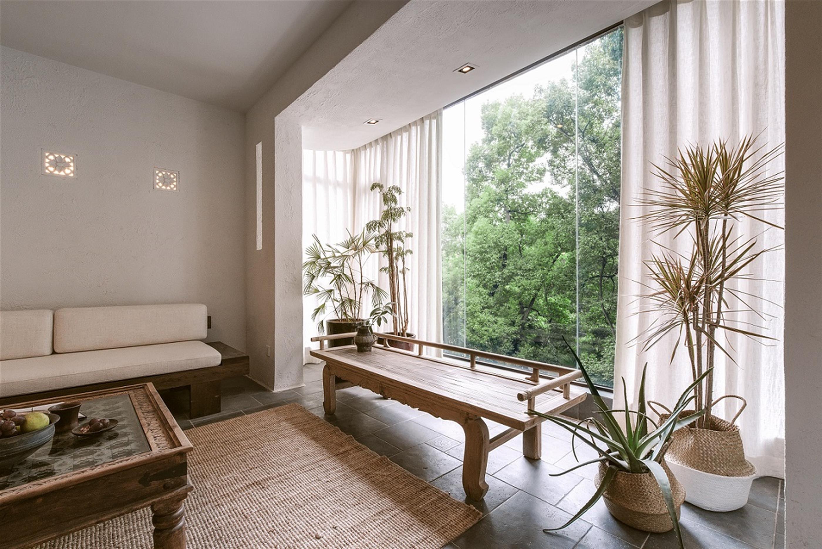 large window Spacious Art-Deco FFC 2BR Lane House Apt Nr LN 1/7/10 for Rent in Shanghai