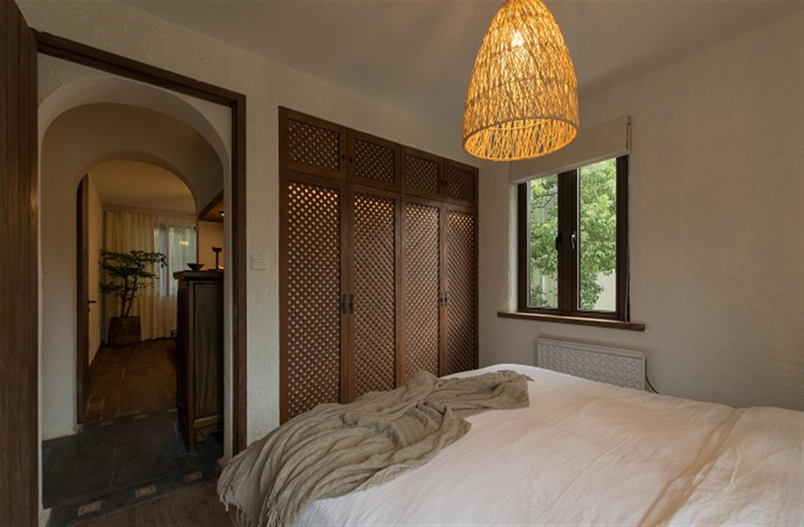 bedroom Spacious Art-Deco FFC 2BR Lane House Apt Nr LN 1/7/10 for Rent in Shanghai