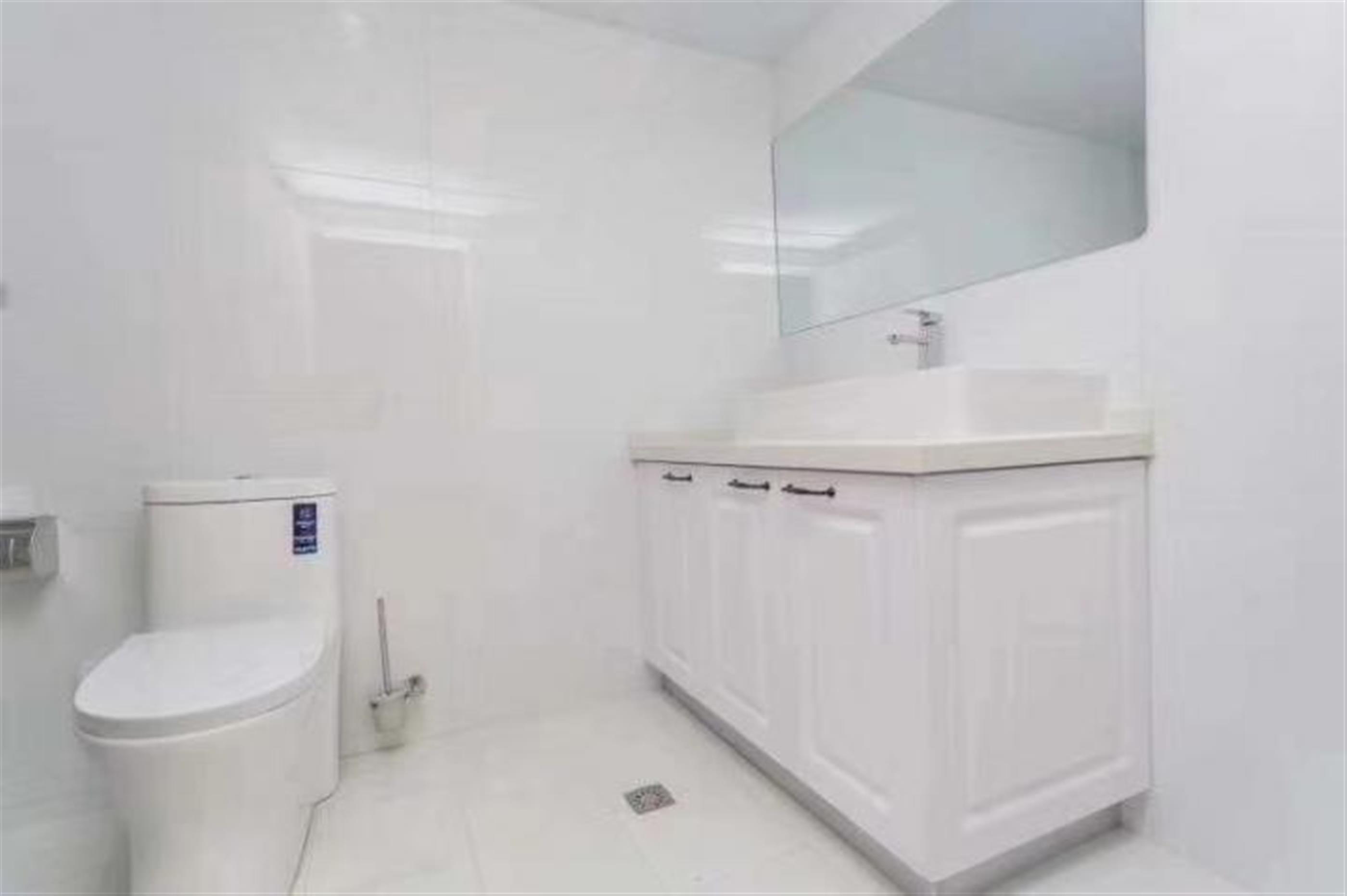 clean bathroom Bright Spacious 3BR Apt Nr Dingxi Road & LN 2/3/4/10/11 for Rent in Shanghai