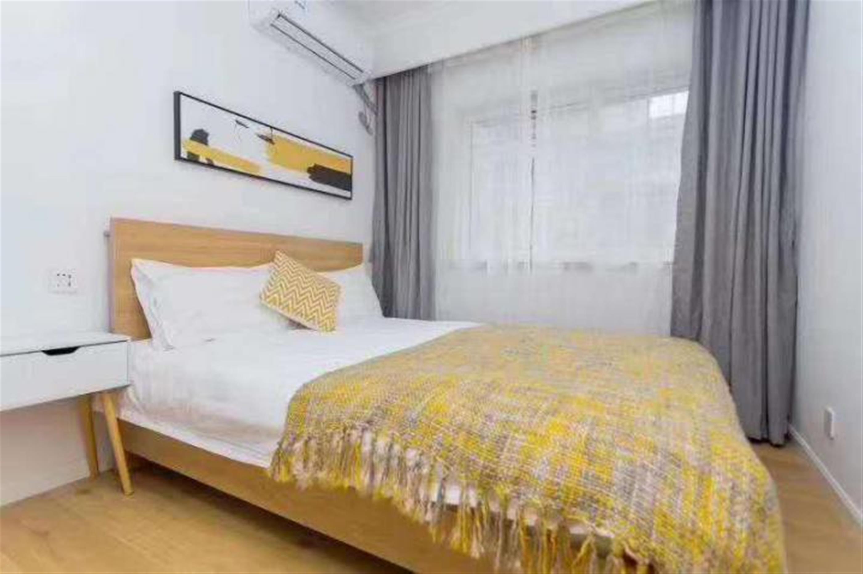 comfy bed Bright Spacious 3BR Apt Nr Dingxi Road & LN 2/3/4/10/11 for Rent in Shanghai