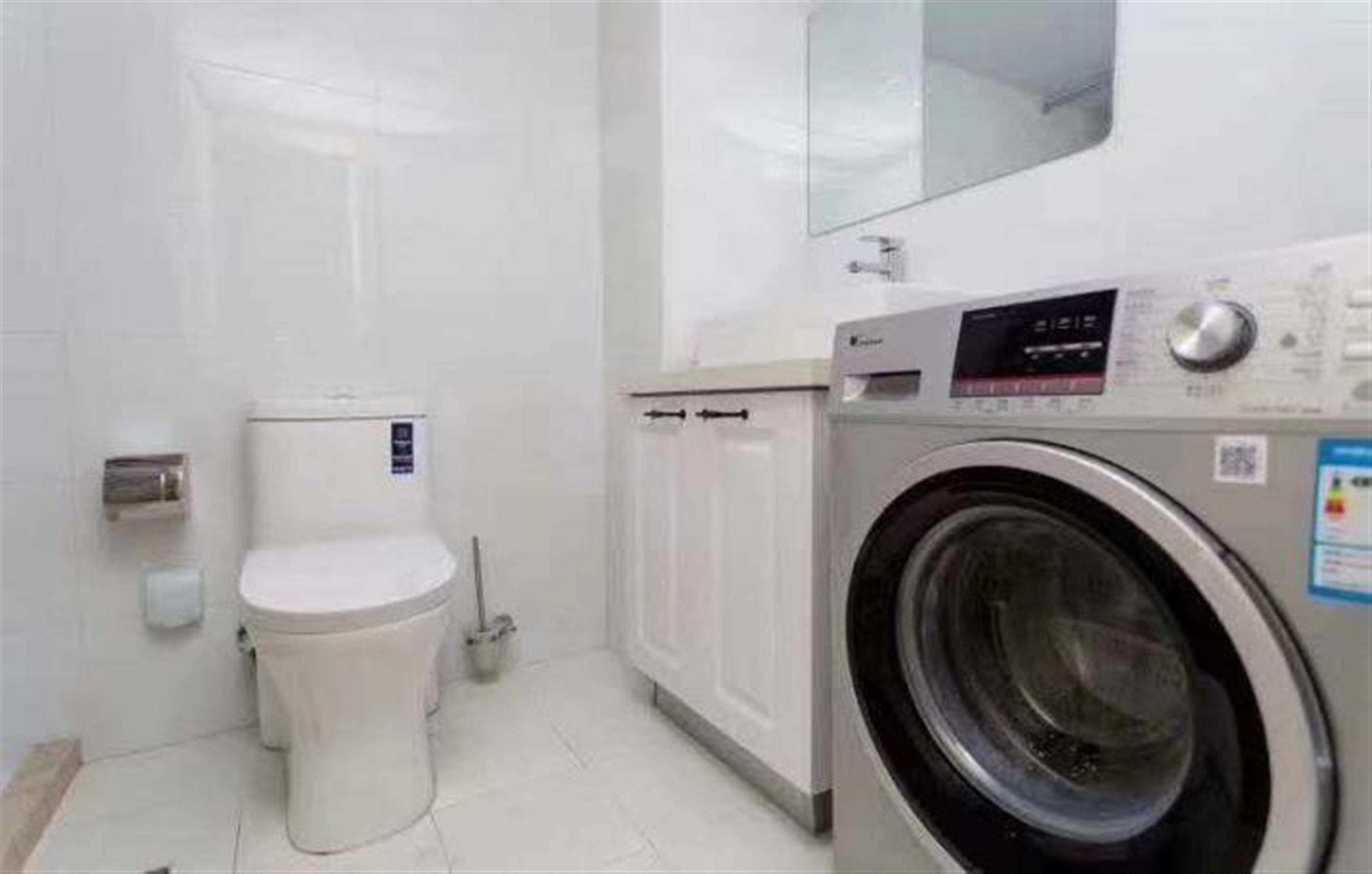 washing machine Bright Spacious 3BR Apt Nr Dingxi Road & LN 2/3/4/10/11 for Rent in Shanghai