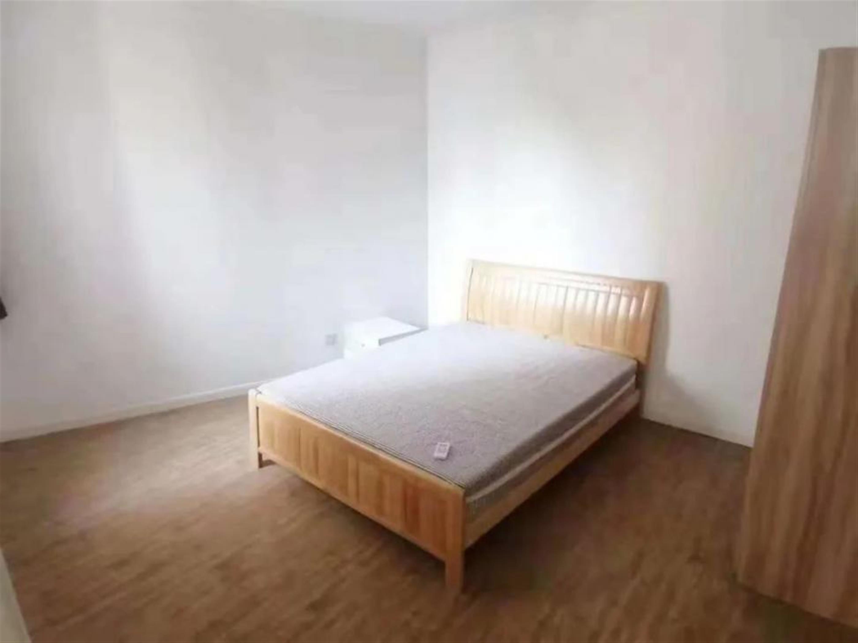 new bed Bright Spacious 2BR Mandarine City Apartment Nr LN 10 for Rent in Shanghai