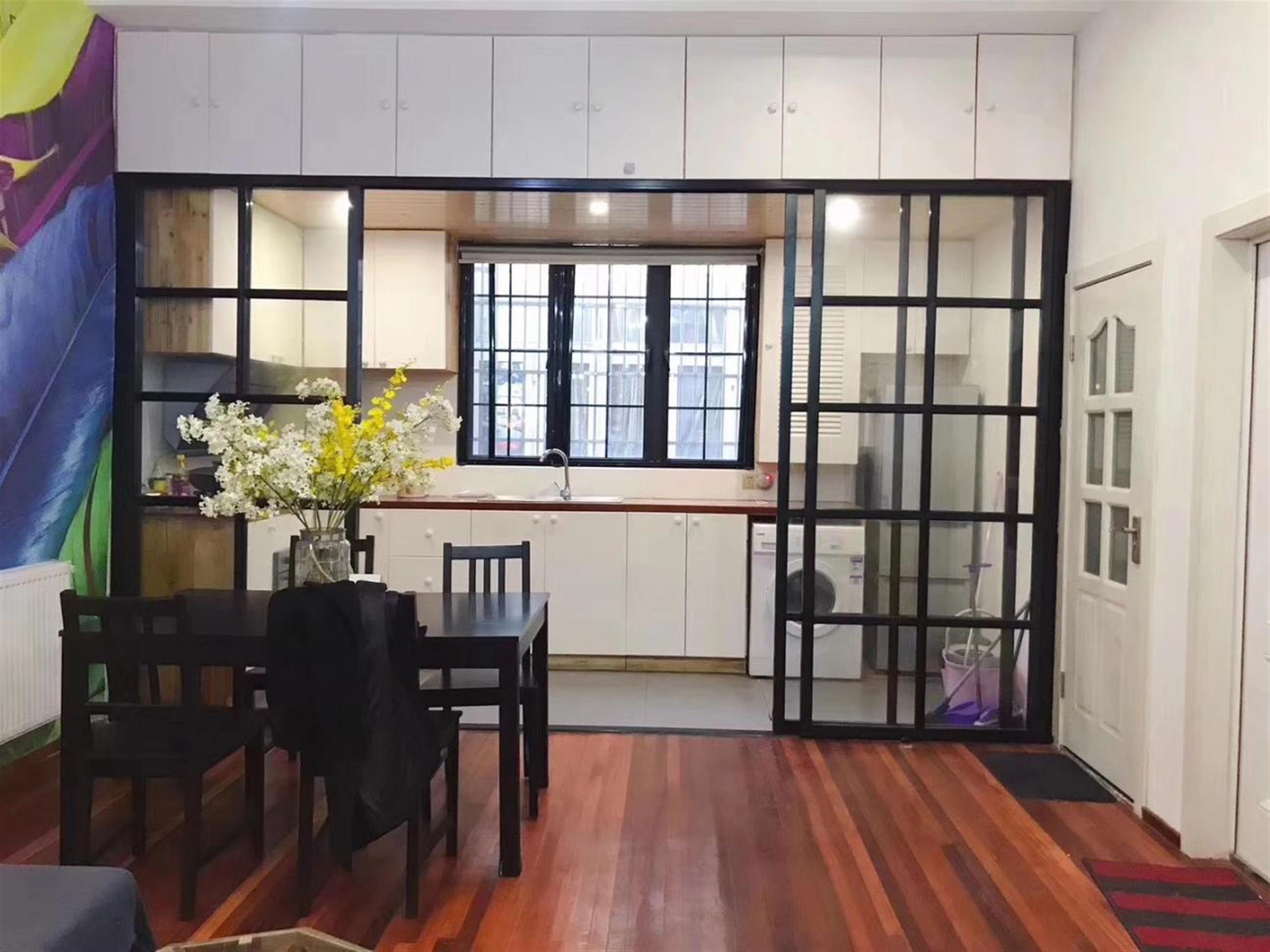 Pretty floors Cozy Bright FFC Lane House 2BR Duplex Apt Nr LN 1/9/10/12 for Rent in Shanghai