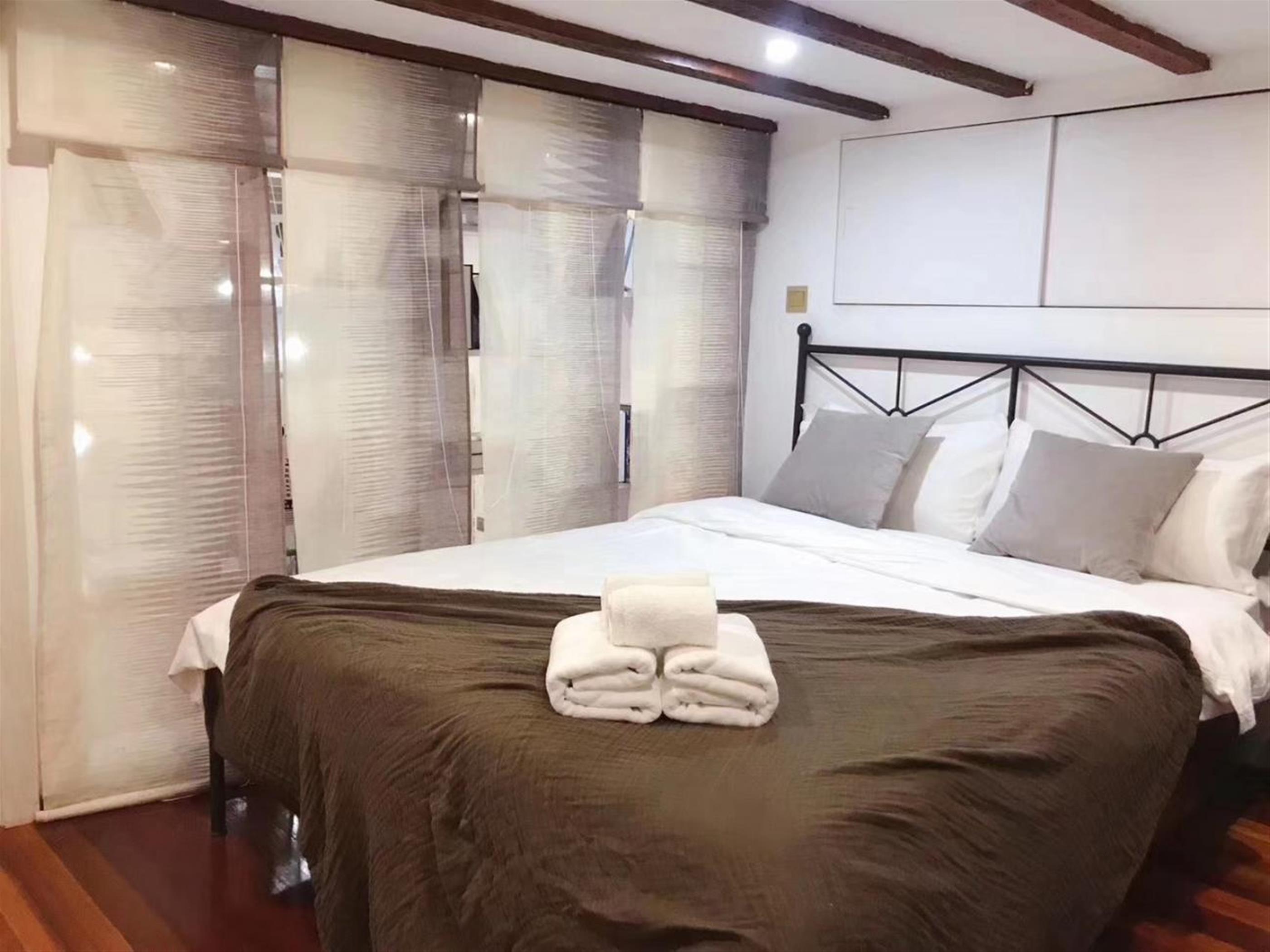 Big bedroom Cozy Bright FFC Lane House 2BR Duplex Apt Nr LN 1/9/10/12 for Rent in Shanghai