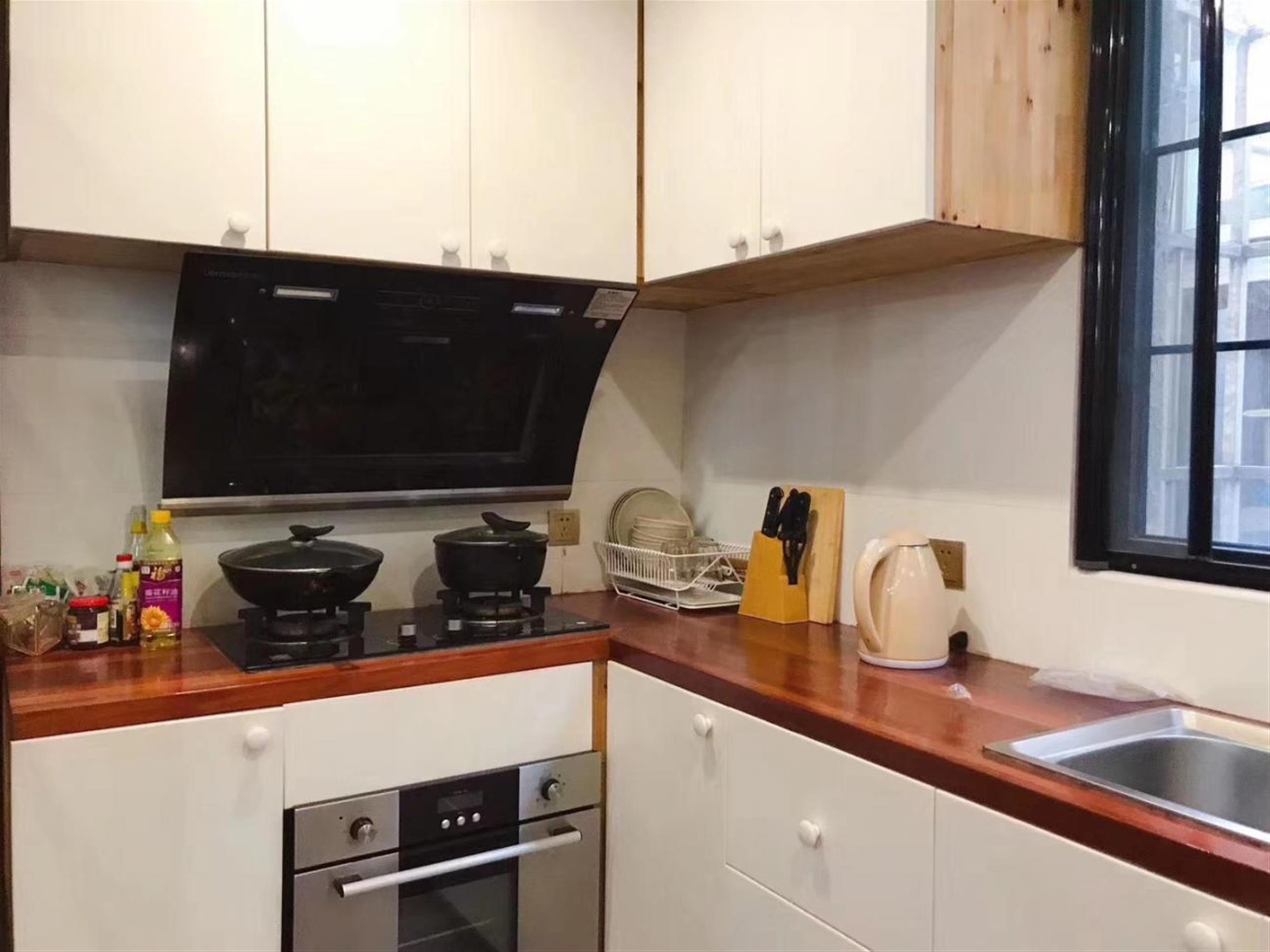 oven Cozy Bright FFC Lane House 2BR Duplex Apt Nr LN 1/9/10/12 for Rent in Shanghai