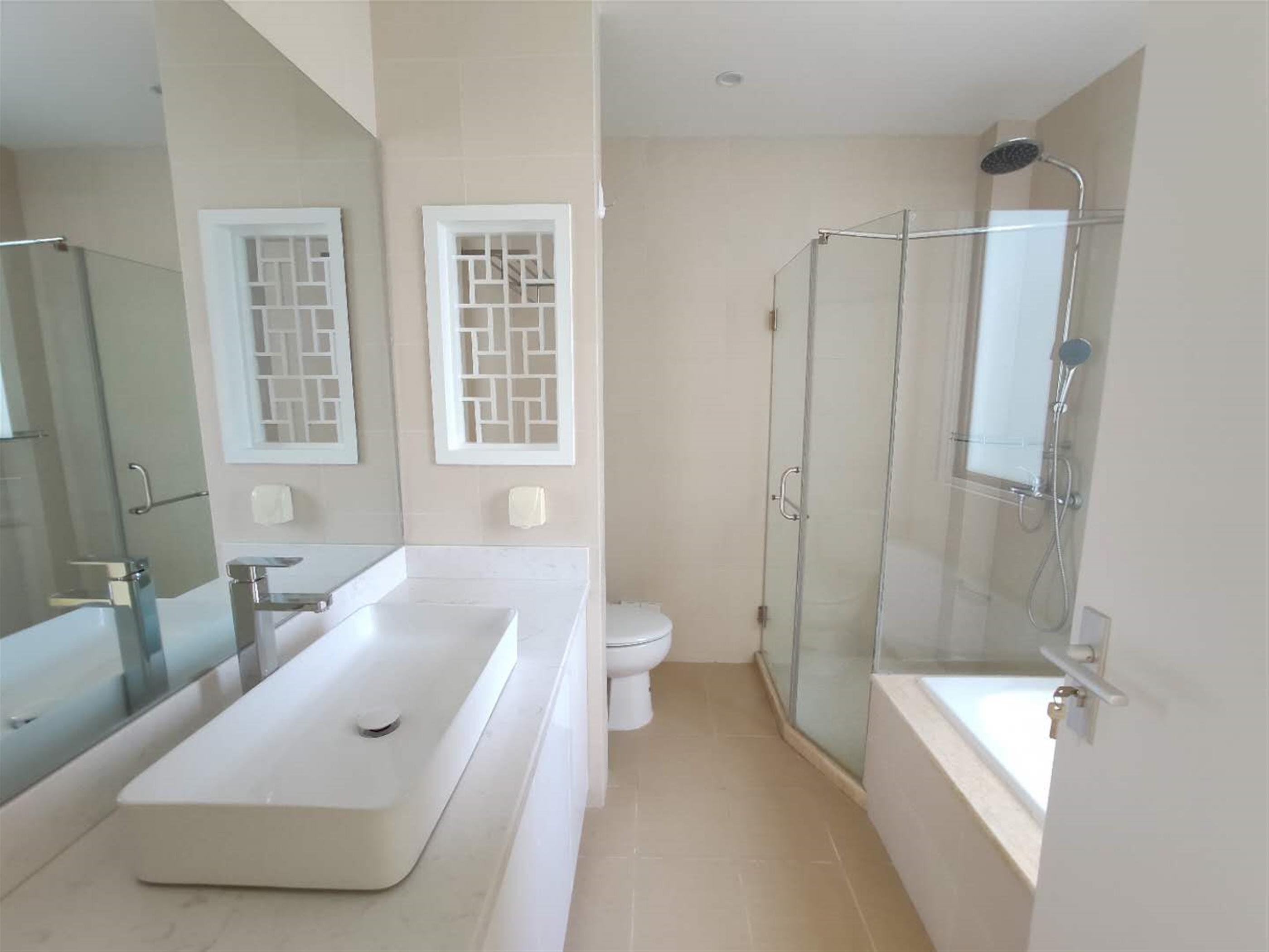master bedroom Bathroom Affordable, Newly Renovated, Family Villa for rent in the Shanghai Lakeside Villas