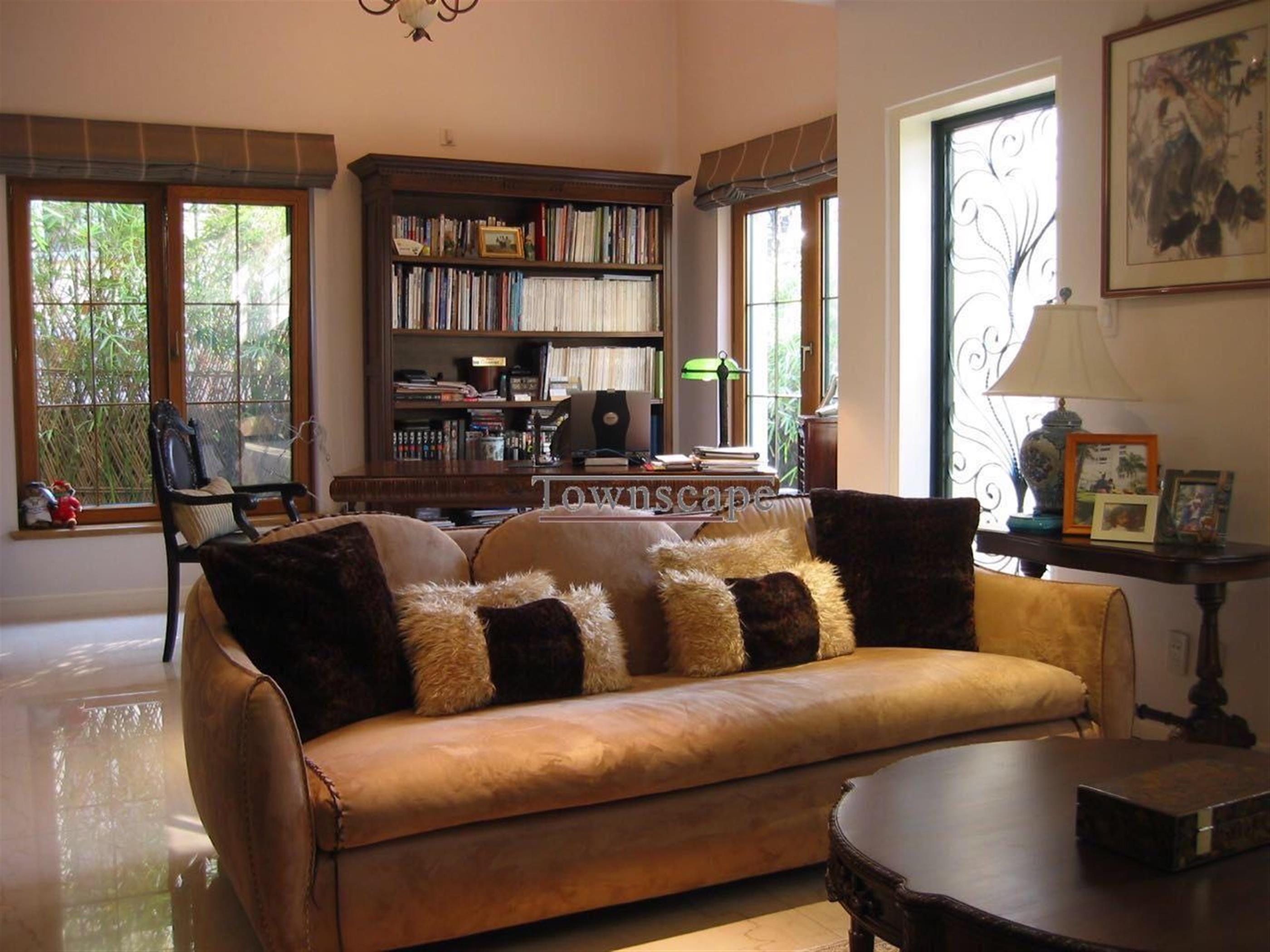 comfy couch Ultra-lux 3.5F, 3BR, 370sqm FFC Villa w Big Garden nr LN 1/10 for Rent in Shanghai