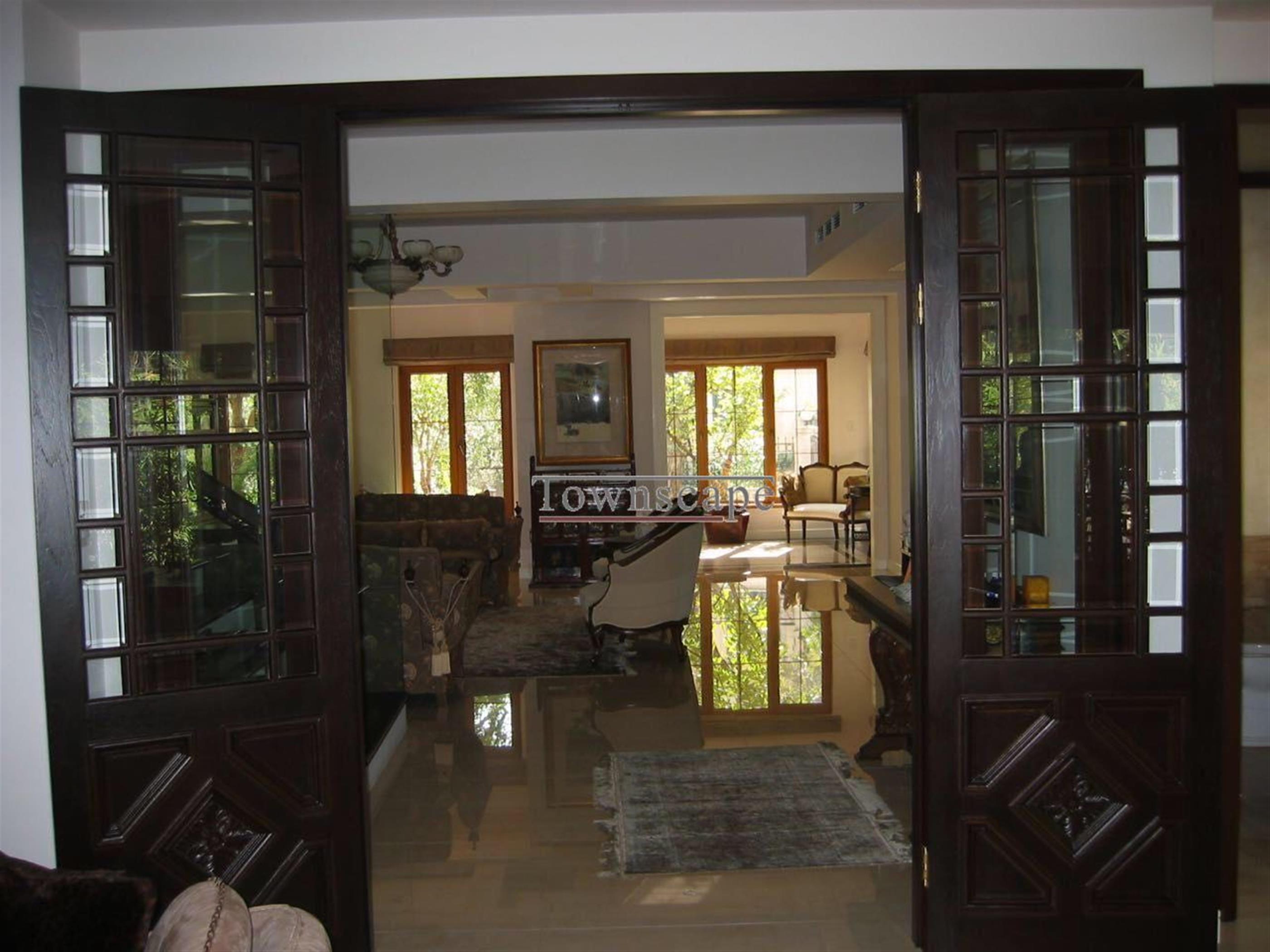 classy decor Ultra-lux 3.5F, 3BR, 370sqm FFC Villa w Big Garden nr LN 1/10 for Rent in Shanghai