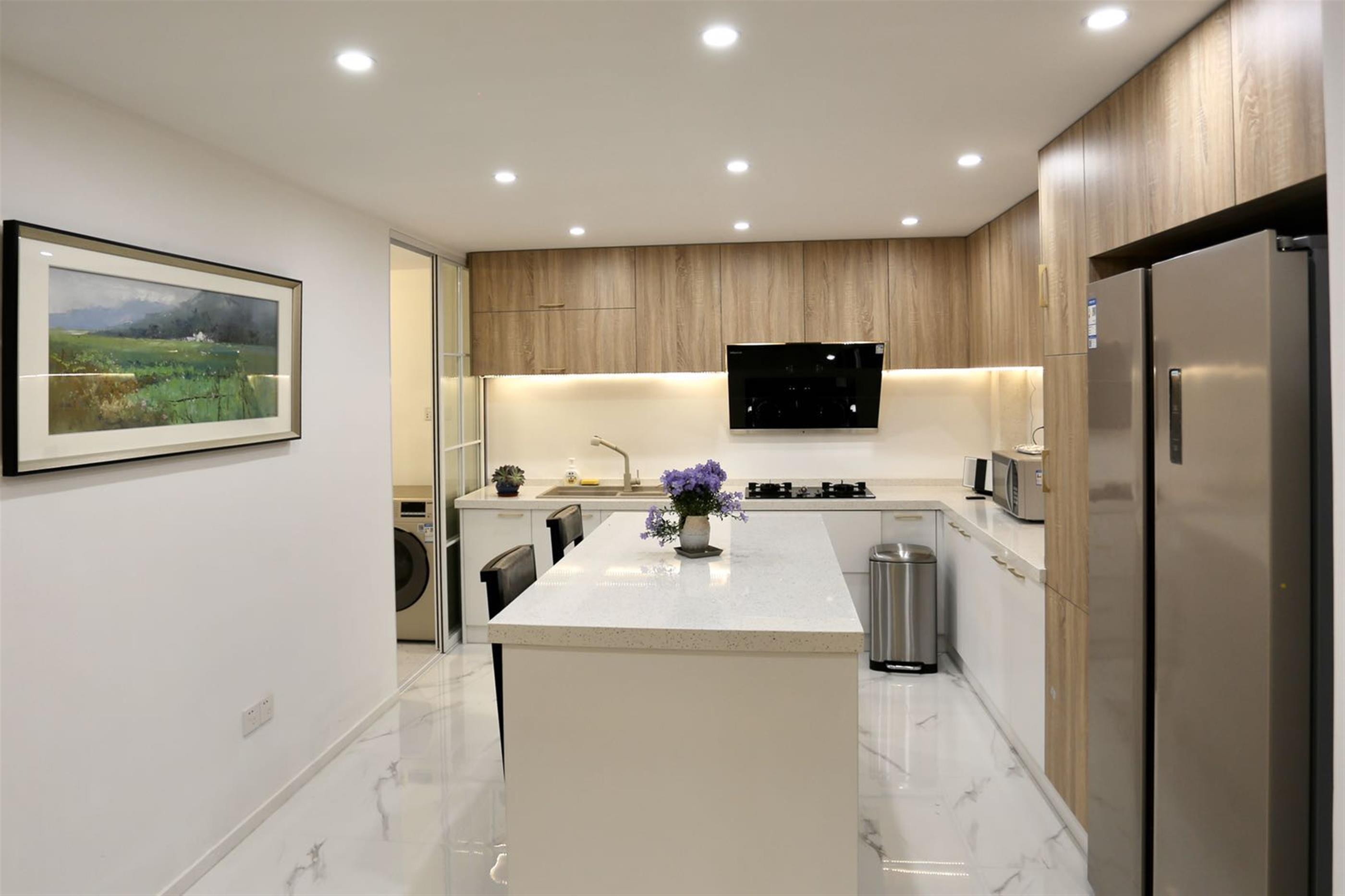 Open Kitchen New Modern Luxury Apartment nr LN 4/6 for Rent in Downtown Pudong Shanghai