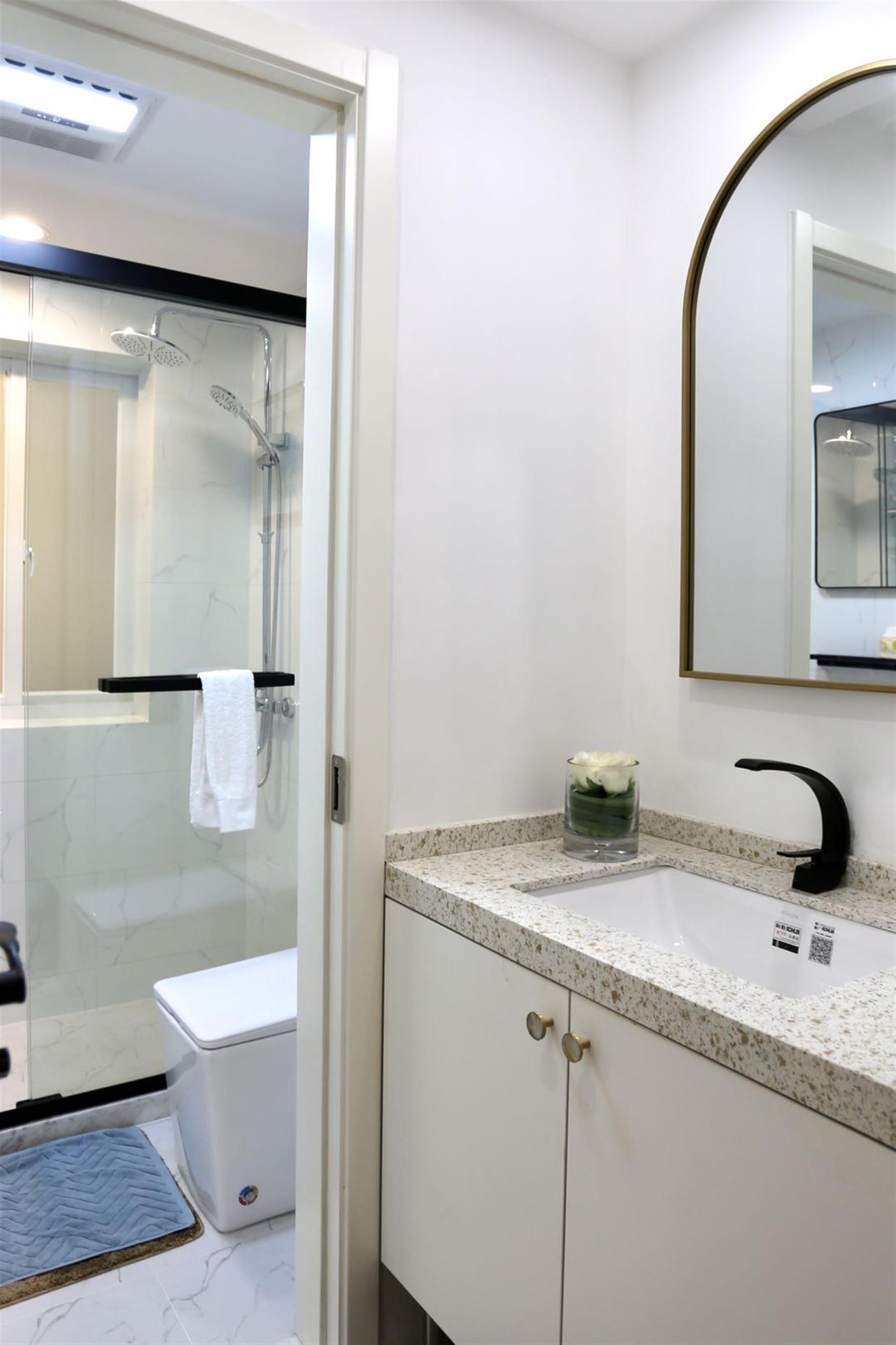bathroom New Modern Luxury Apartment nr LN 4/6 for Rent in Downtown Pudong Shanghai
