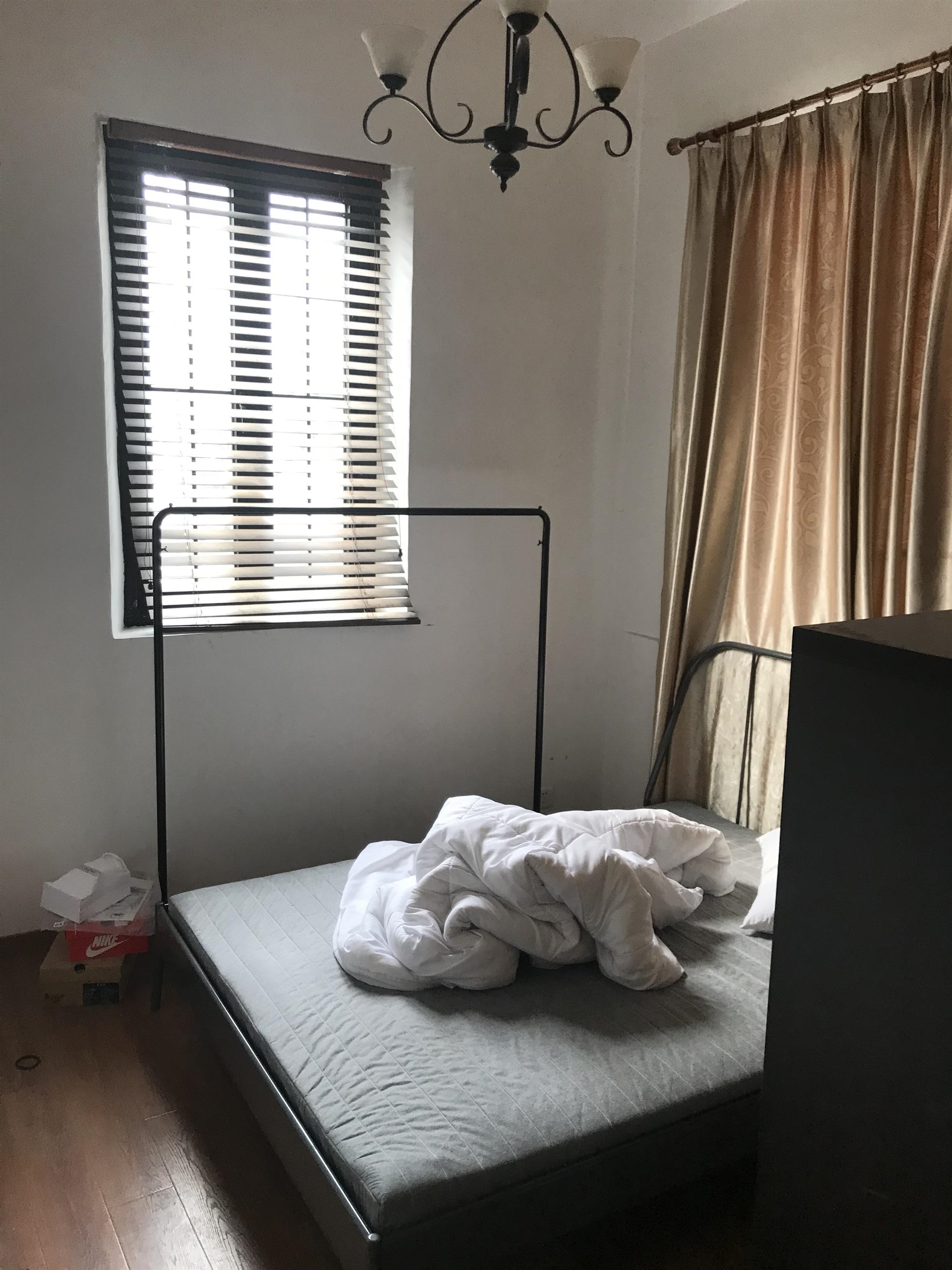 guest bed Budget FFC Lane House Loft Apartment nr LN 1/2/10/12/13 for Rent in Downtown Shanghai