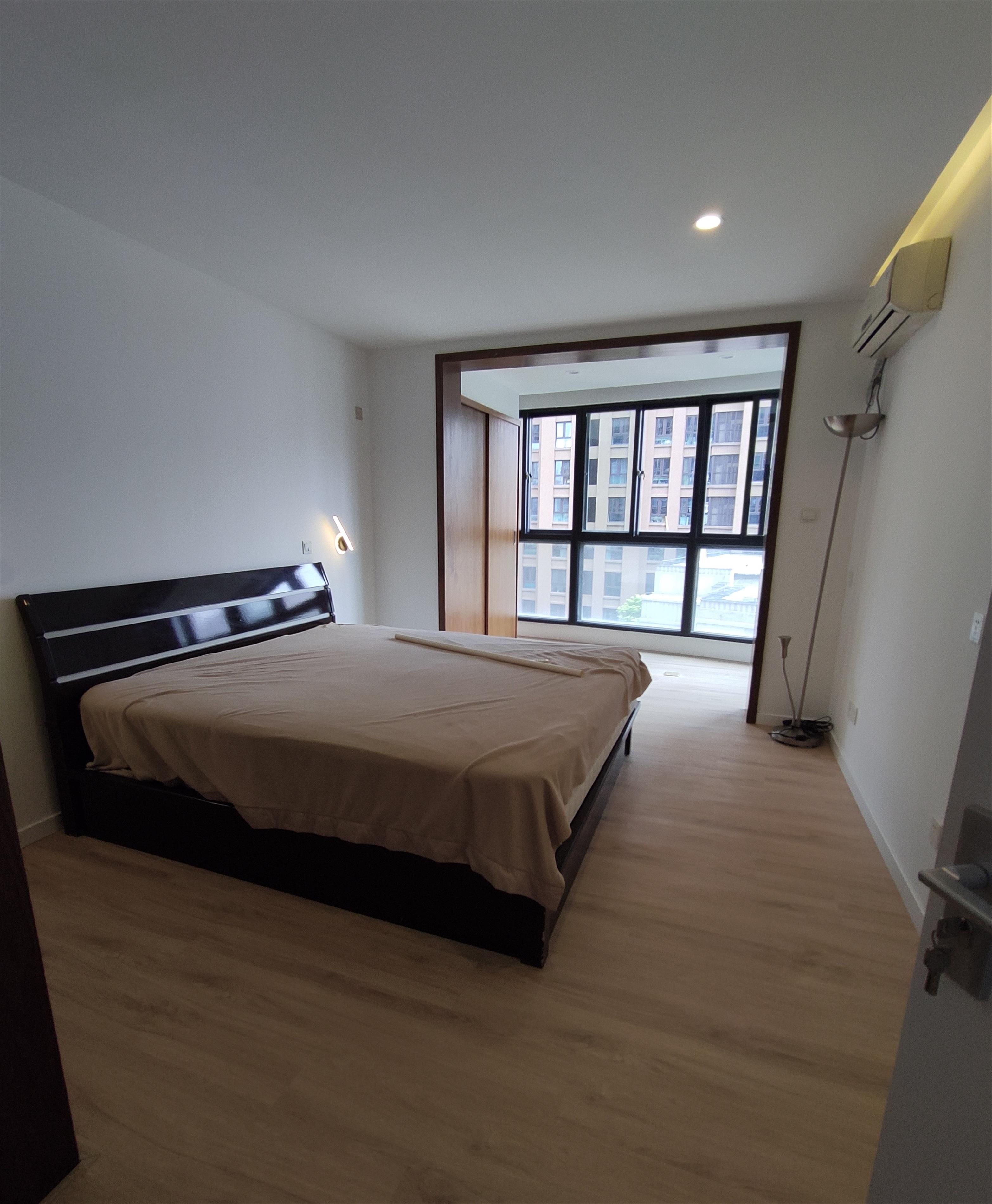 new bed Newly Renovated Spacious Convenient 3BR FFC Apartment nr LN 8/9/10/13 for Rent in Shanghai