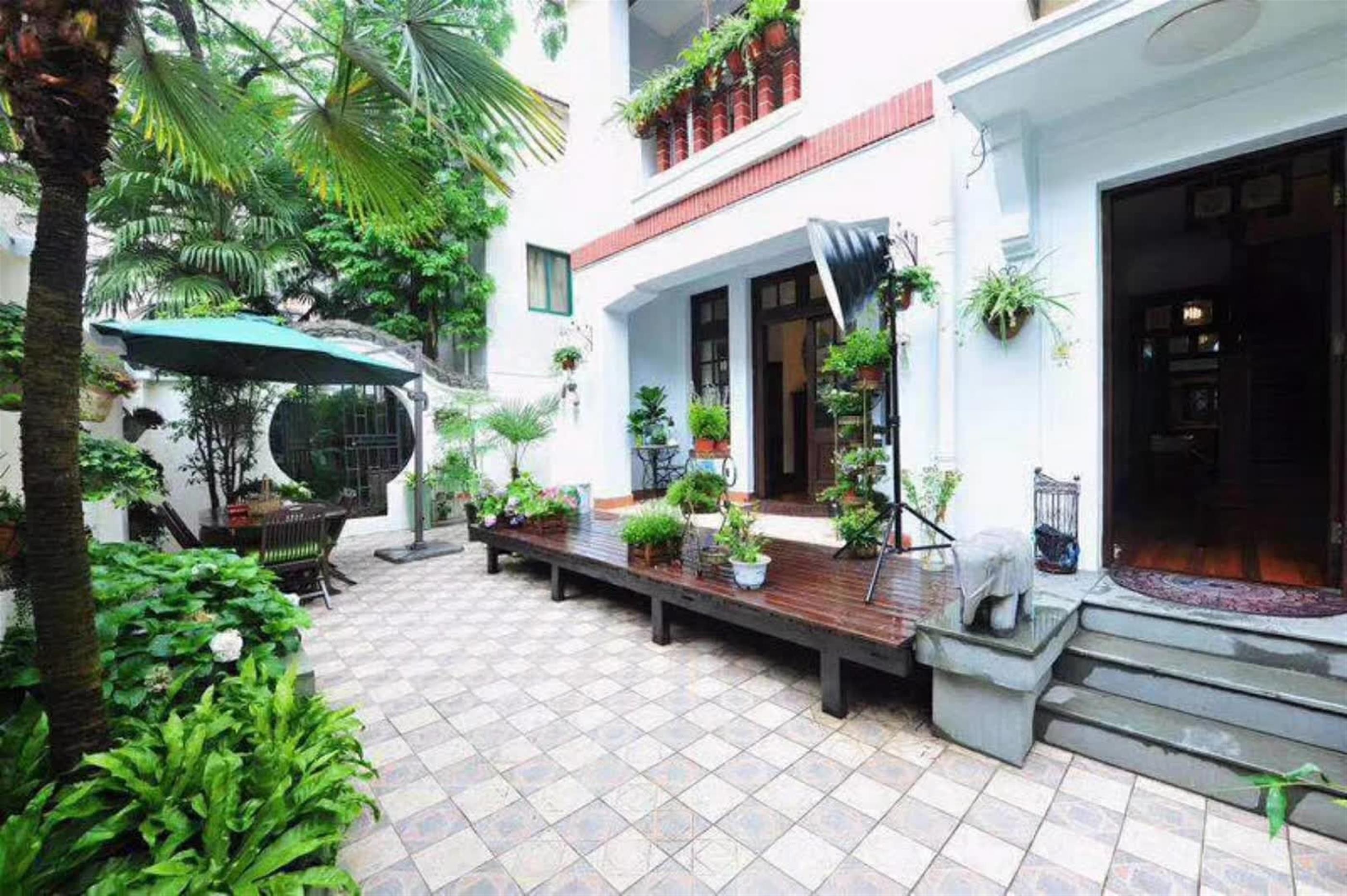 large garden Lux 5BR House w Huge Garden Nr LN 2/11 for Rent in Shanghai