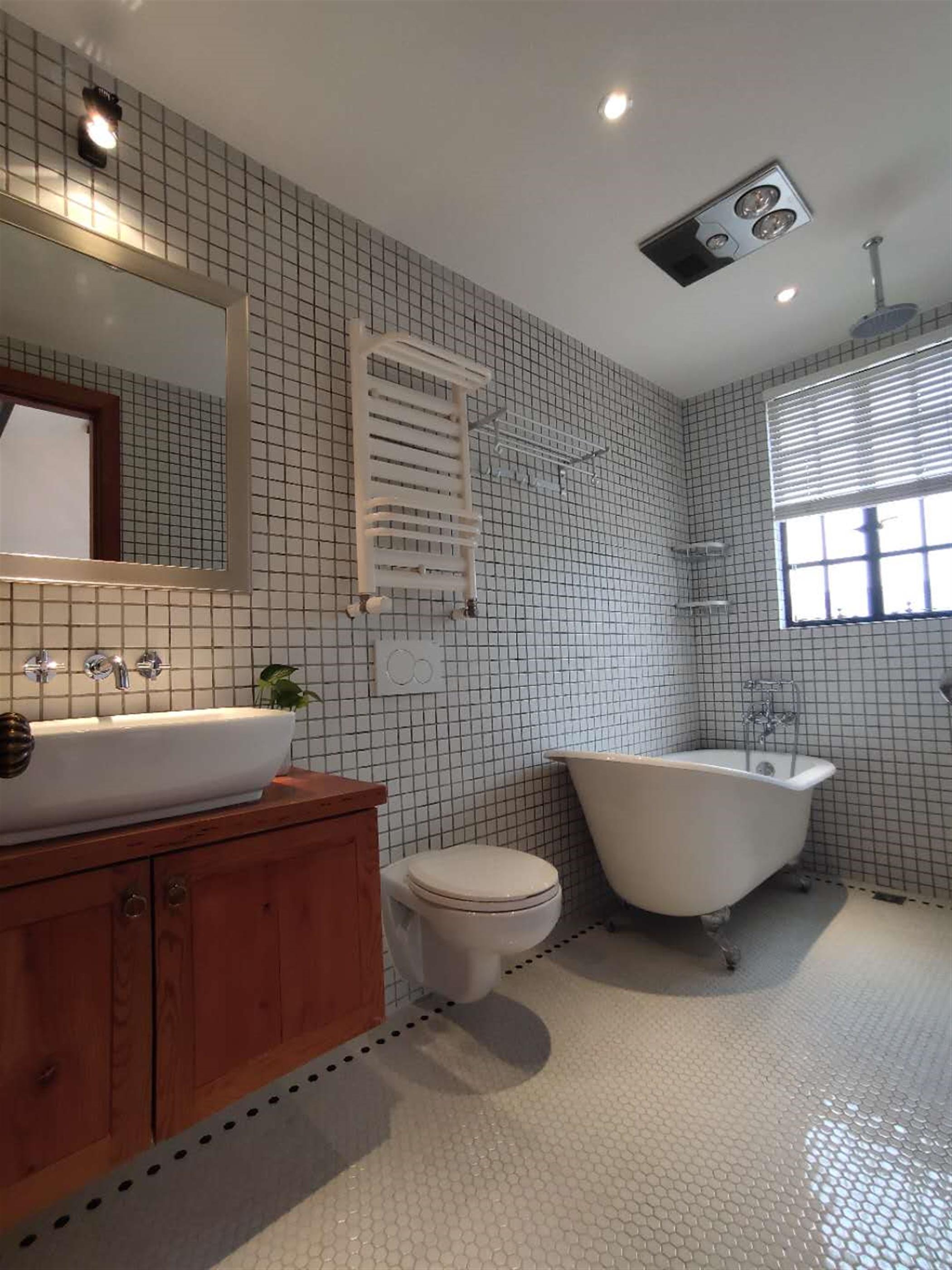 bathtub Fabulous Top-floor 3BR FFC Lane House Apt Nr Ln 2/7 for Rent in Shanghai