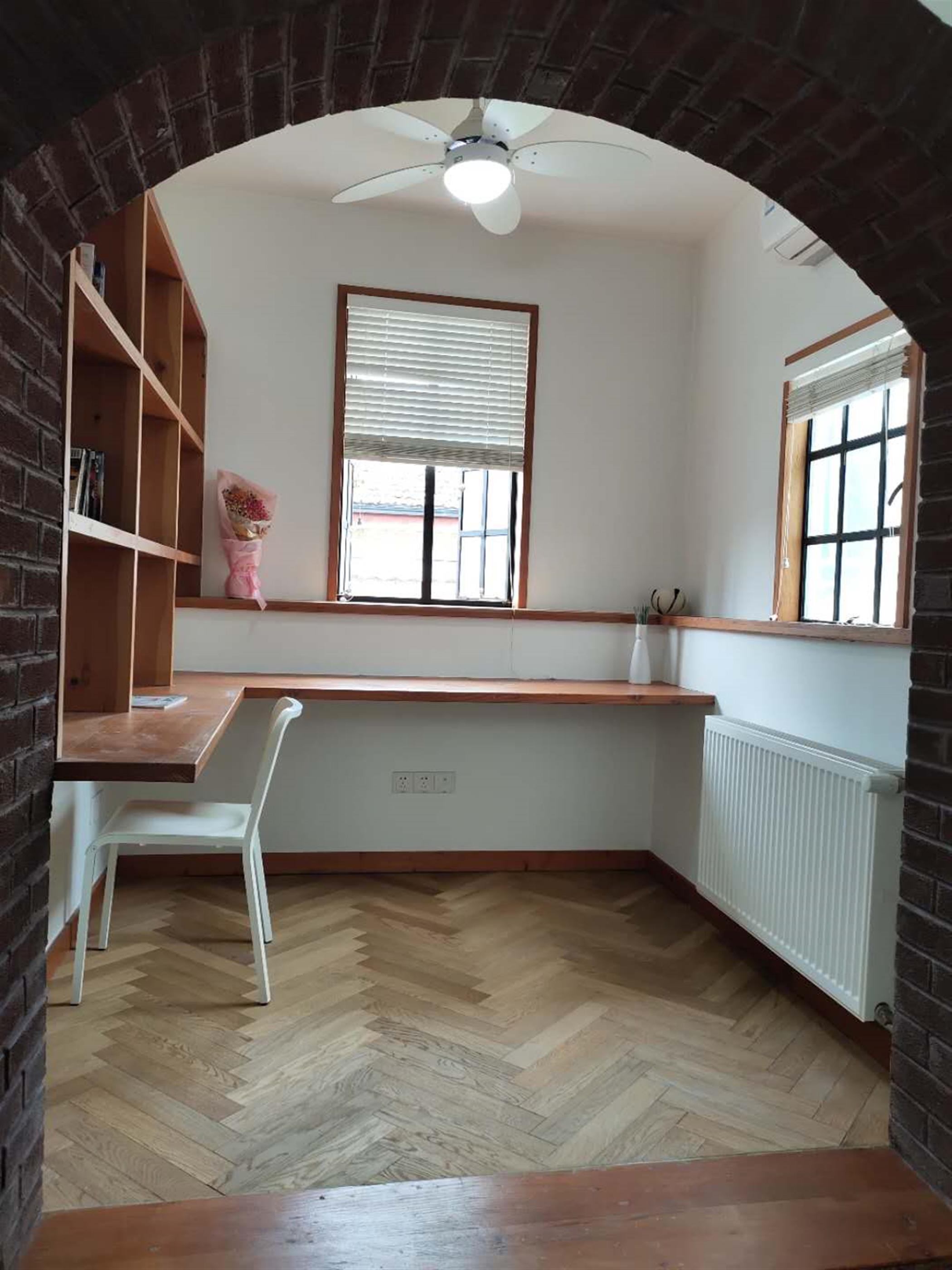 office Fabulous Top-floor 3BR FFC Lane House Apt Nr Ln 2/7 for Rent in Shanghai