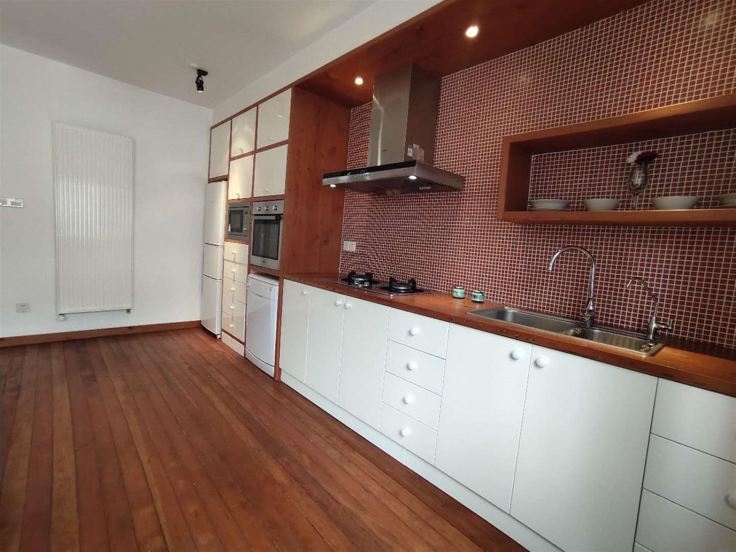 open k Fabulous Top-floor 3BR FFC Lane House Apt Nr Ln 2/7 for Rent in Shanghai