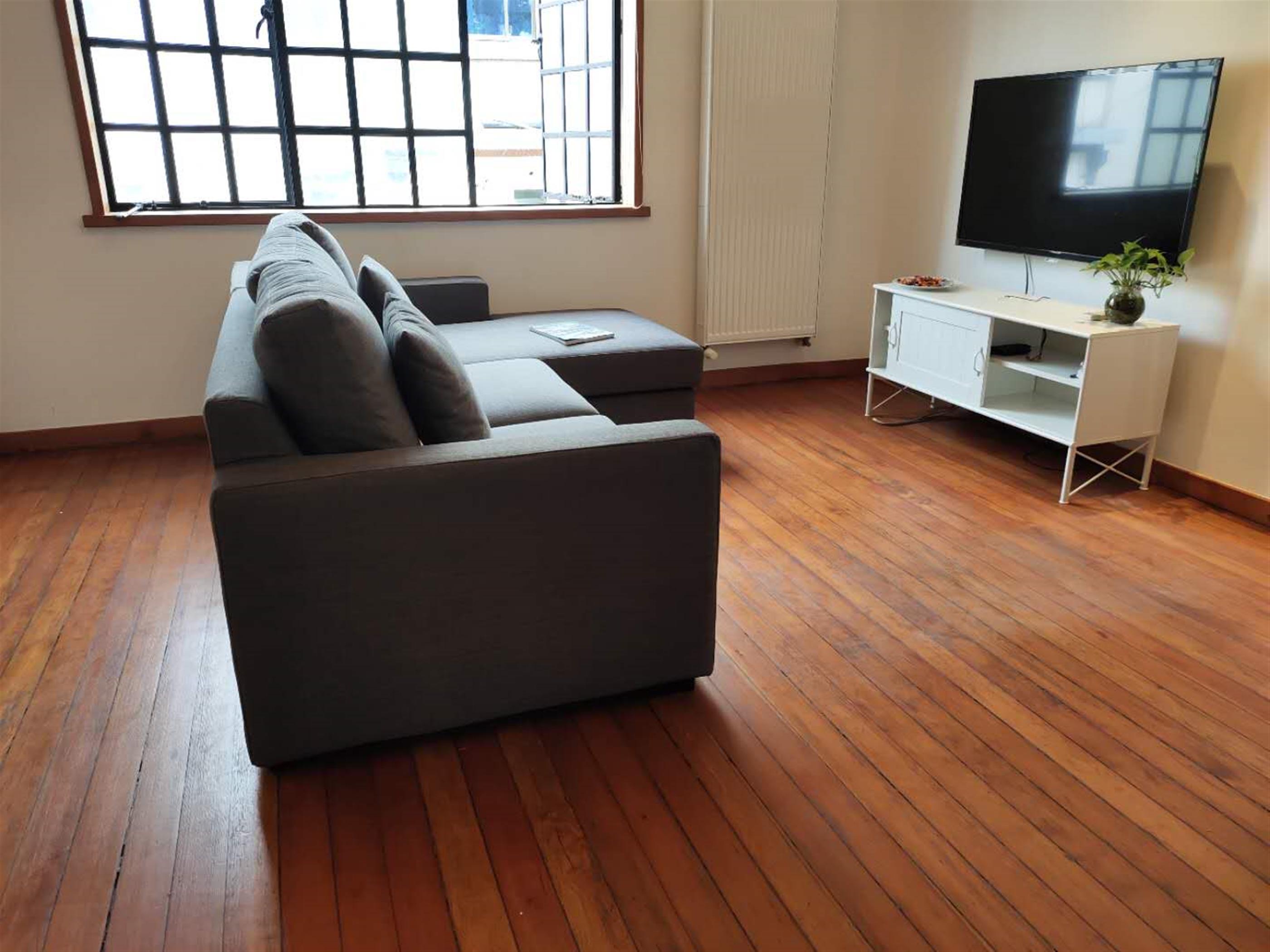 nice floors Fabulous Top-floor 3BR FFC Lane House Apt Nr Ln 2/7 for Rent in Shanghai