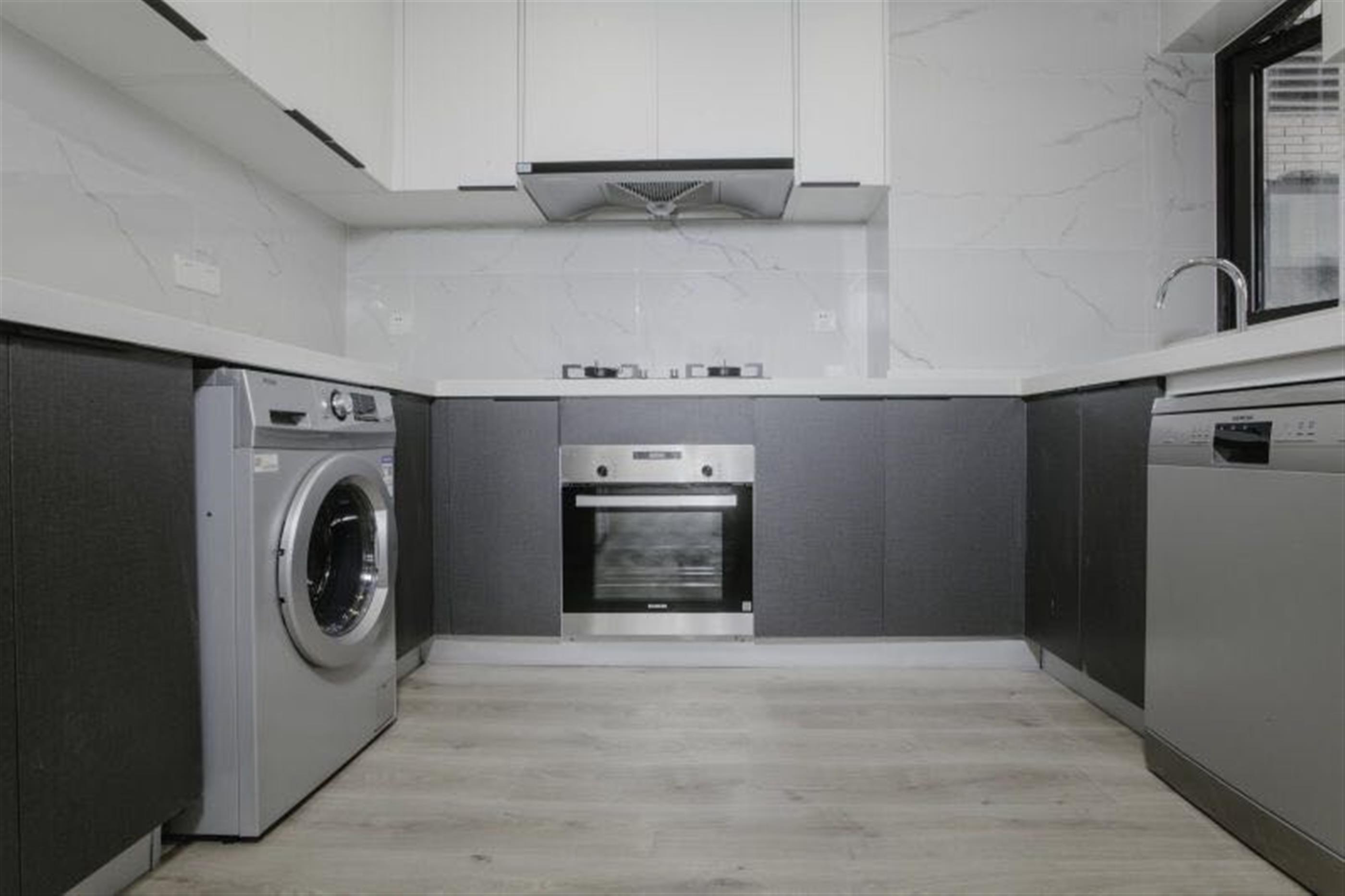quality appliances Newly Renovated Spacious 3BR Apt Nr Parks & Ln 2/11 for Rent in Shanghai