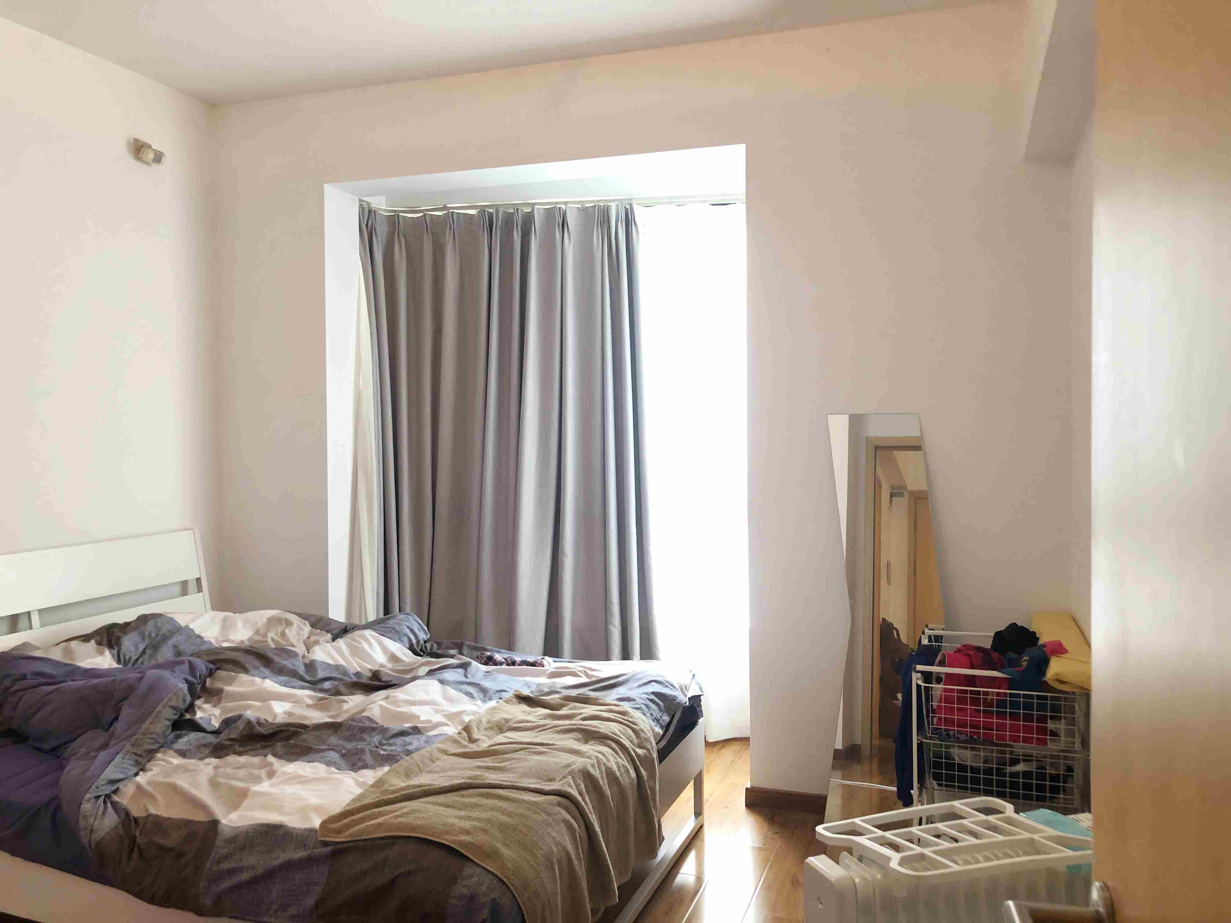 Bright bedroom Spacious 1BR La Cite Apt w Private Patio Nr Ln 1/9/11 for Rent in Shanghai