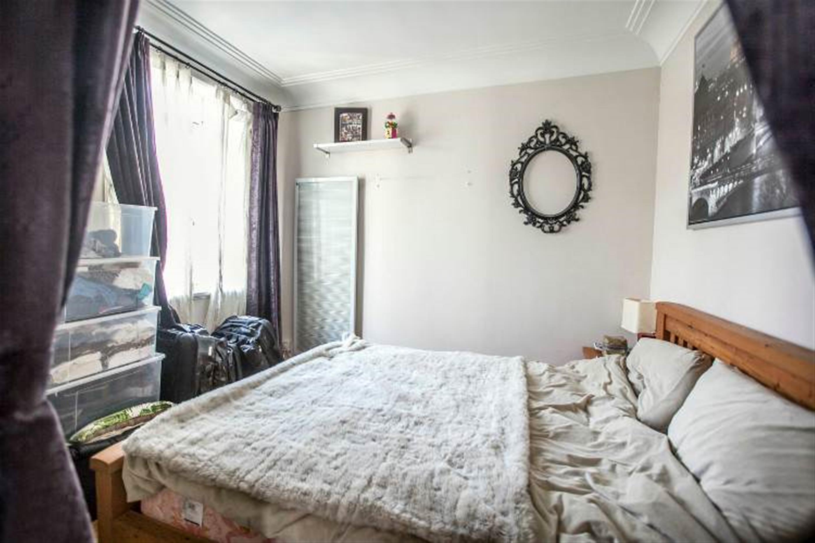 Bright bedroom Bright 1BR FFC Apt w Private Terrace Nr Ln 1/9/11 for Rent in Shanghai