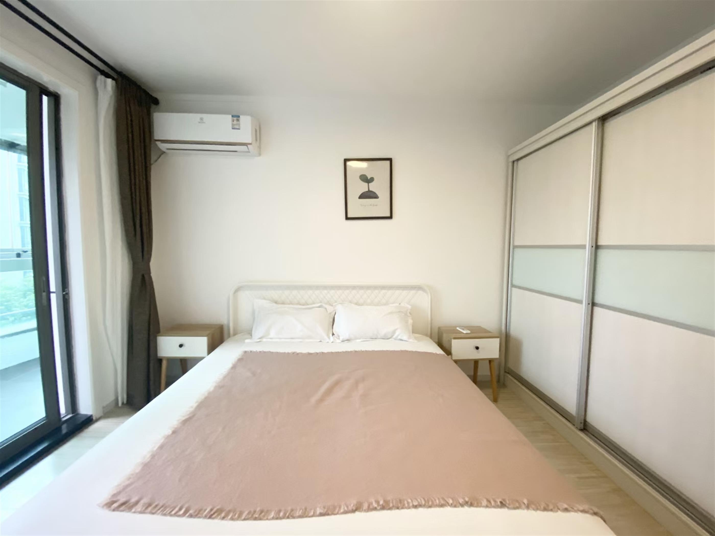 Big new bed Spacious Newly Renovated 2BR Top of City Apt Nr Ln 2/12/13 for Rent in Shanghai