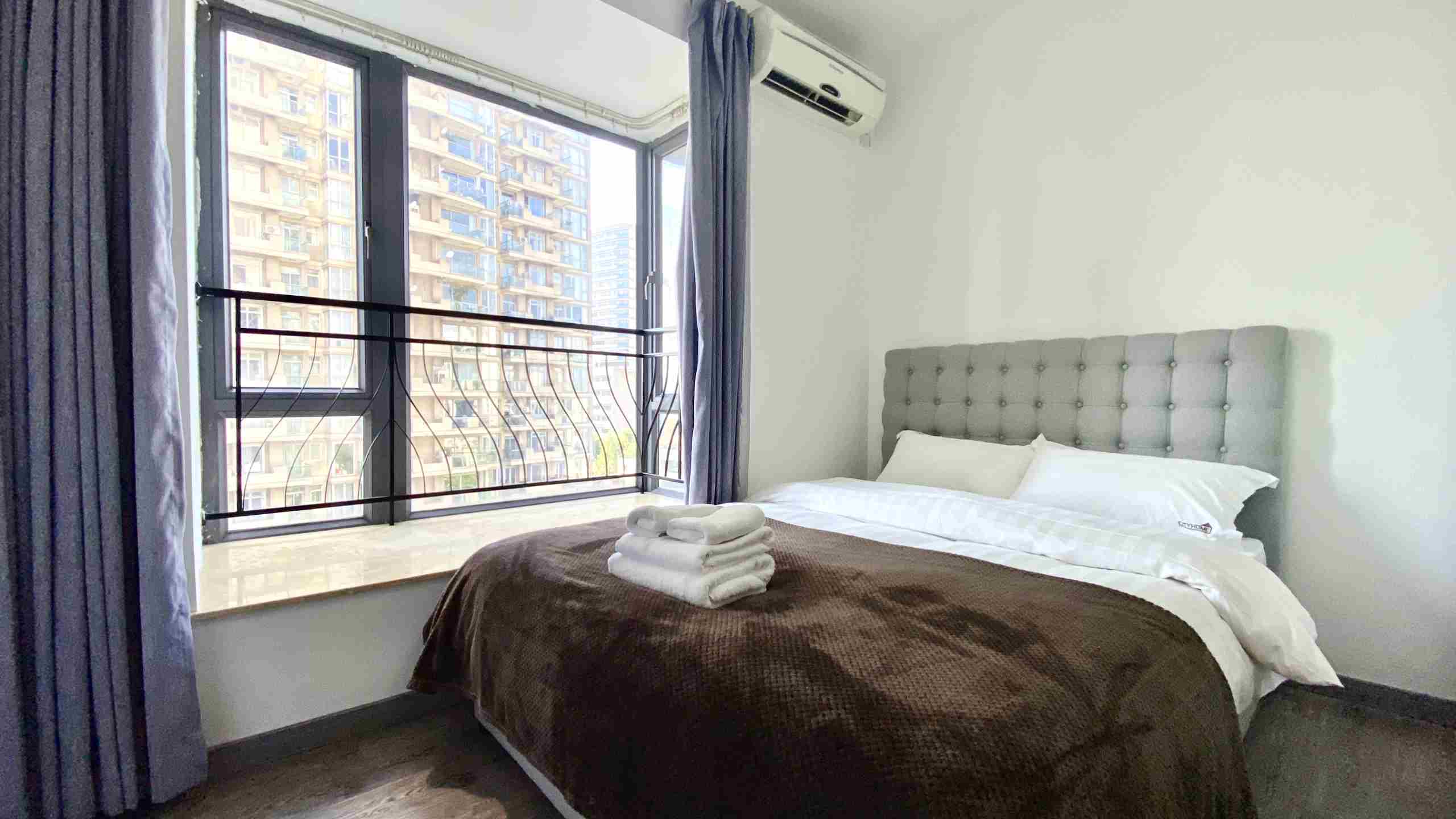 Deep Alcoves Elegant Newly Renovated FFC 4BR The Summit Apt Nr Ln 1/7 for Rent in Shanghai