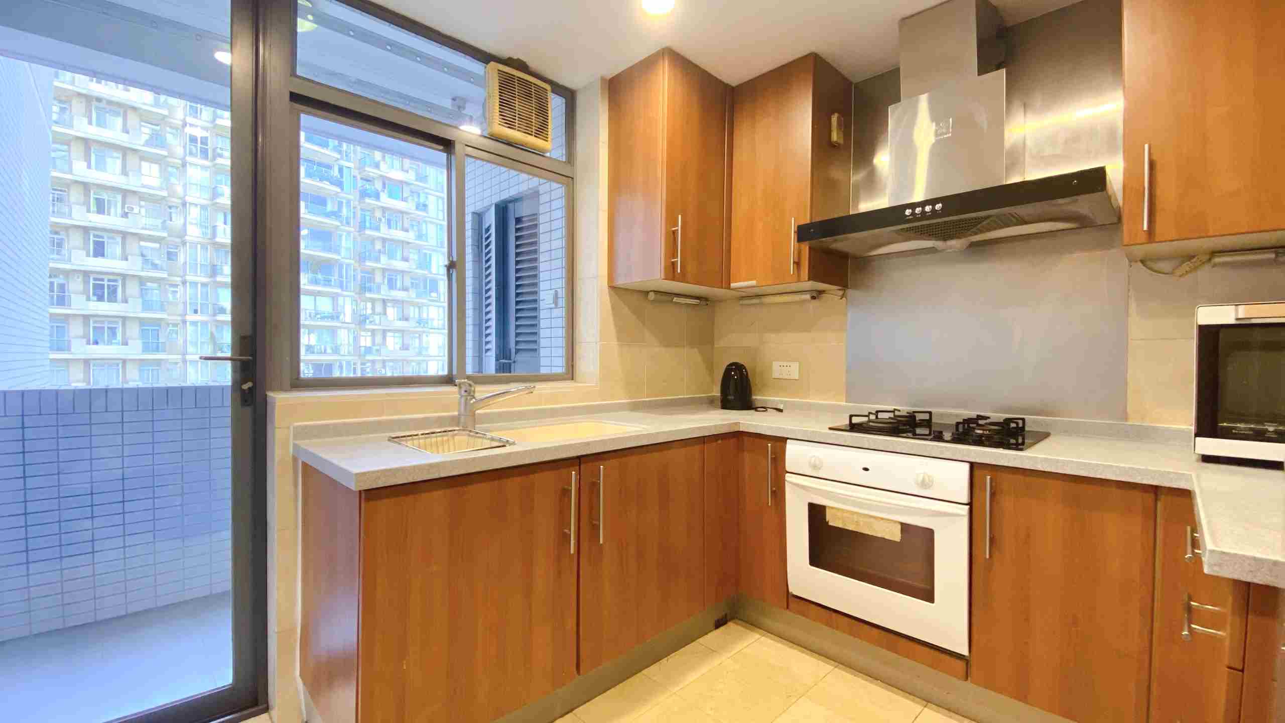 large kitchen Elegant Newly Renovated FFC 4BR The Summit Apt Nr Ln 1/7 for Rent in Shanghai