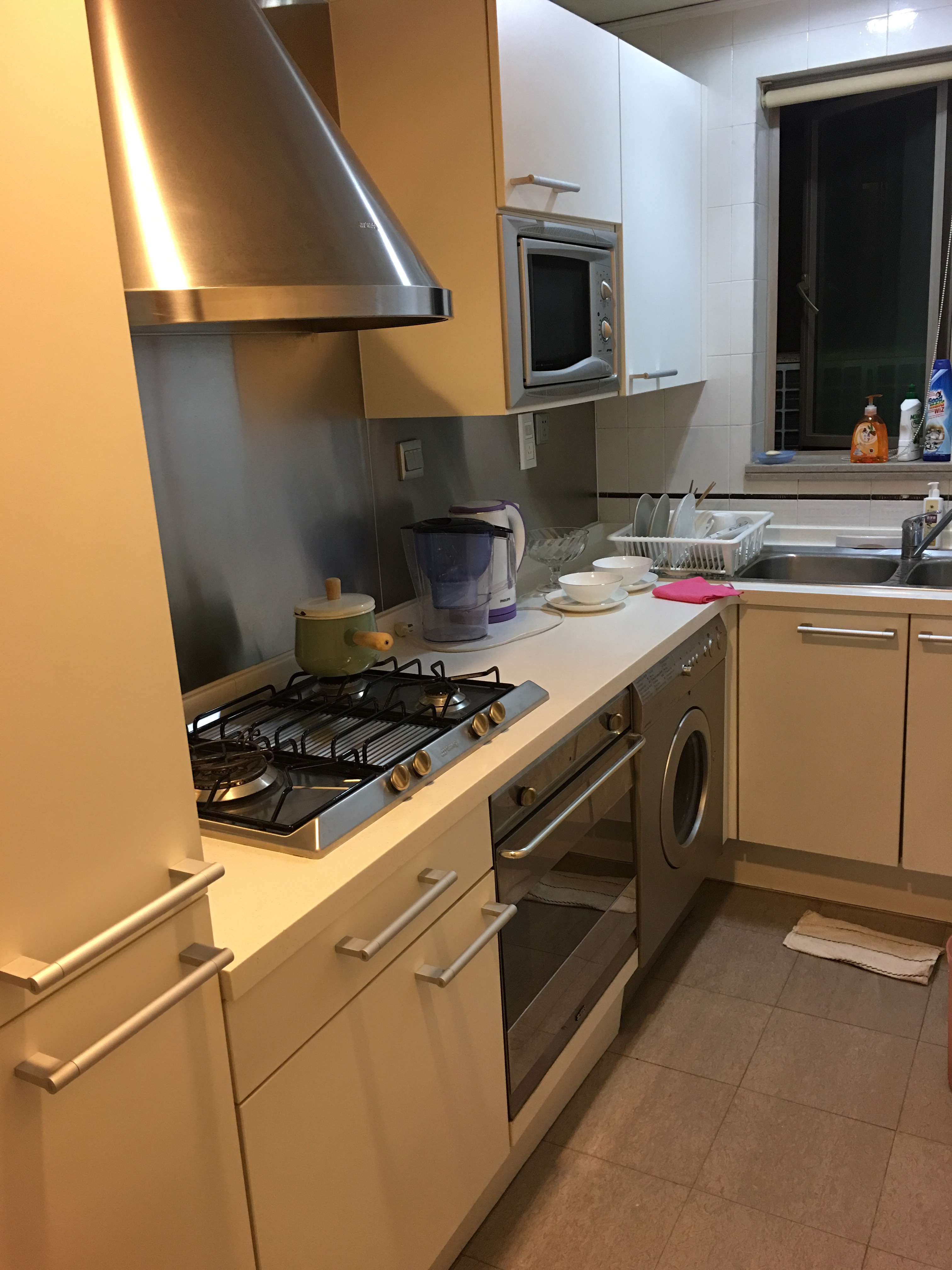 kitchen Exclusive 1BR Shimao Riviera Apartment Nr Shanghai’s Lujiazhui for Rent