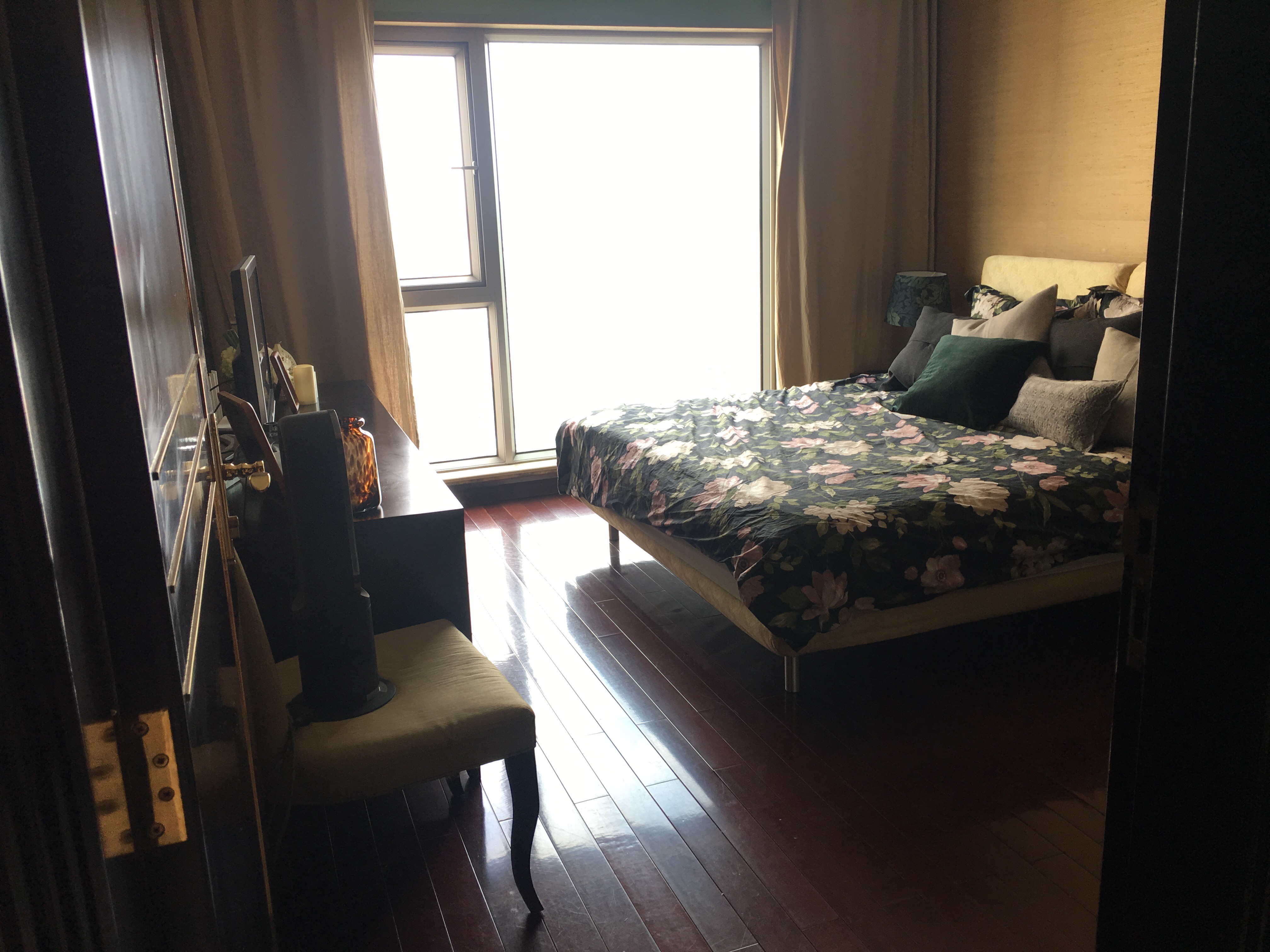 Bright Bedroom Exclusive 1BR Shimao Riviera Apartment Nr Shanghai’s Lujiazhui for Rent