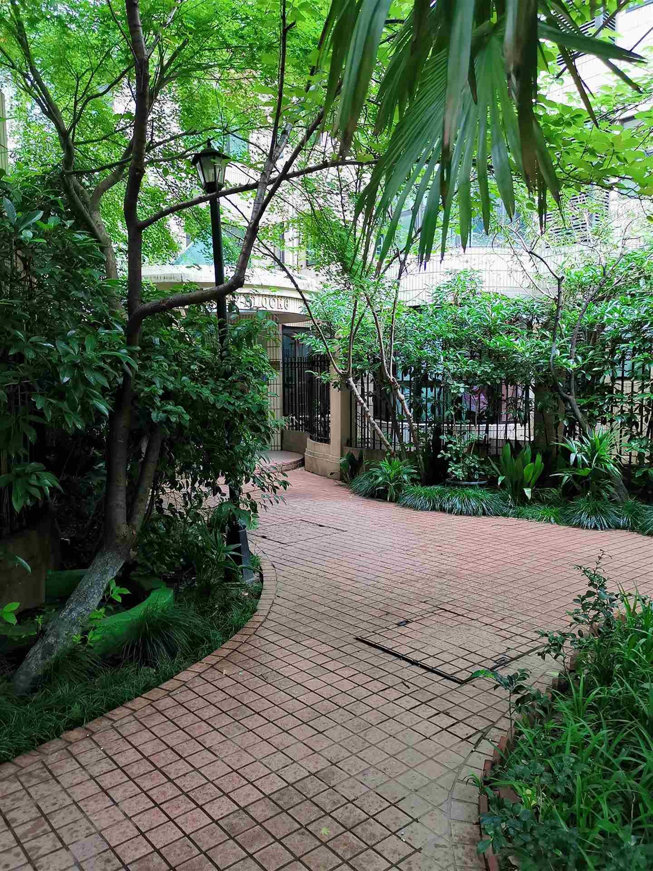 green compound Convenient Newly-Renovated 2BR FFC Apt Nr LN 2/7/12/13 for Rent in Shanghai