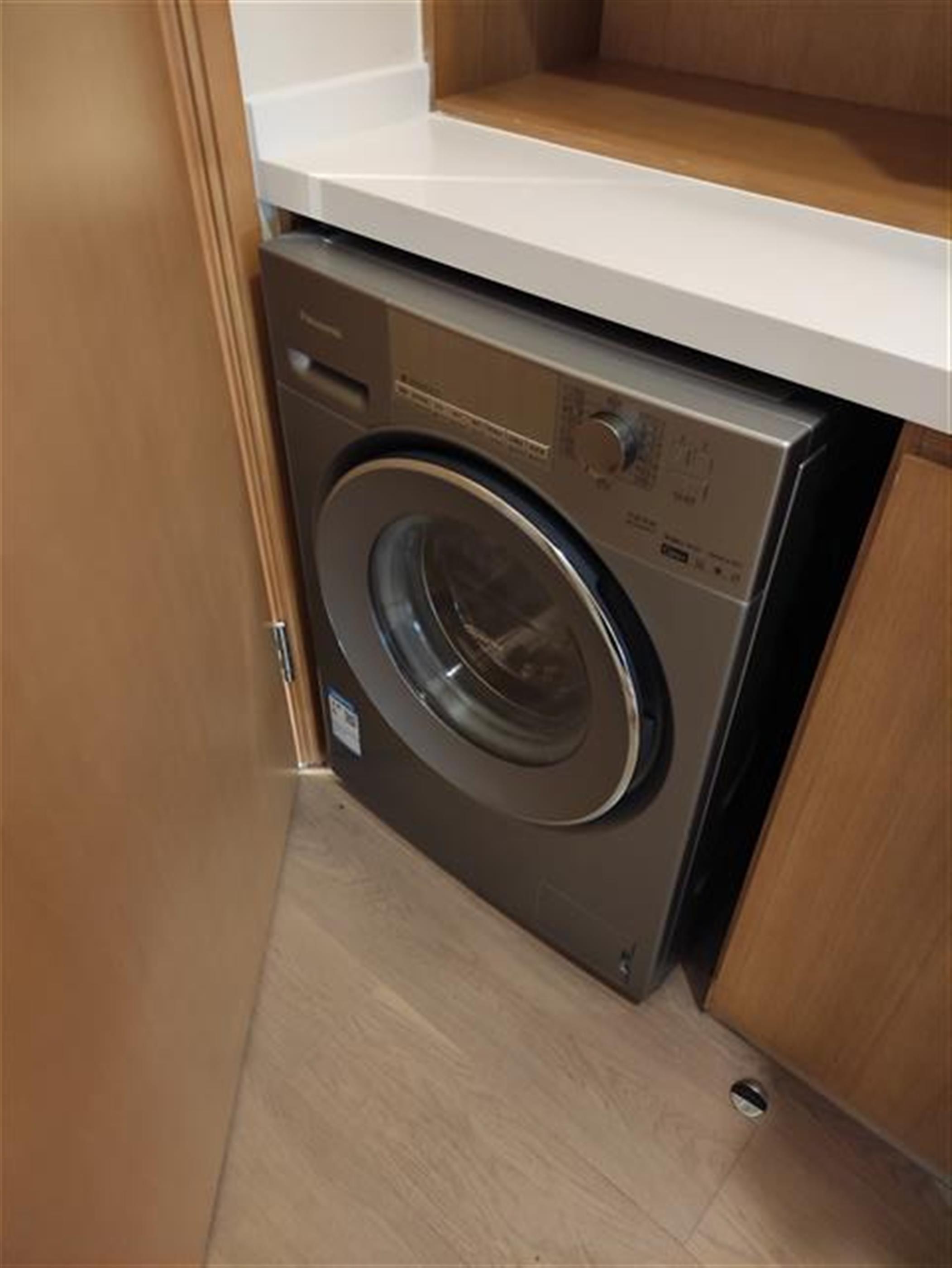 washing machine Convenient Newly-Renovated Business Suite Studio Service Apts Nr LN 2 for Rent in Shanghai