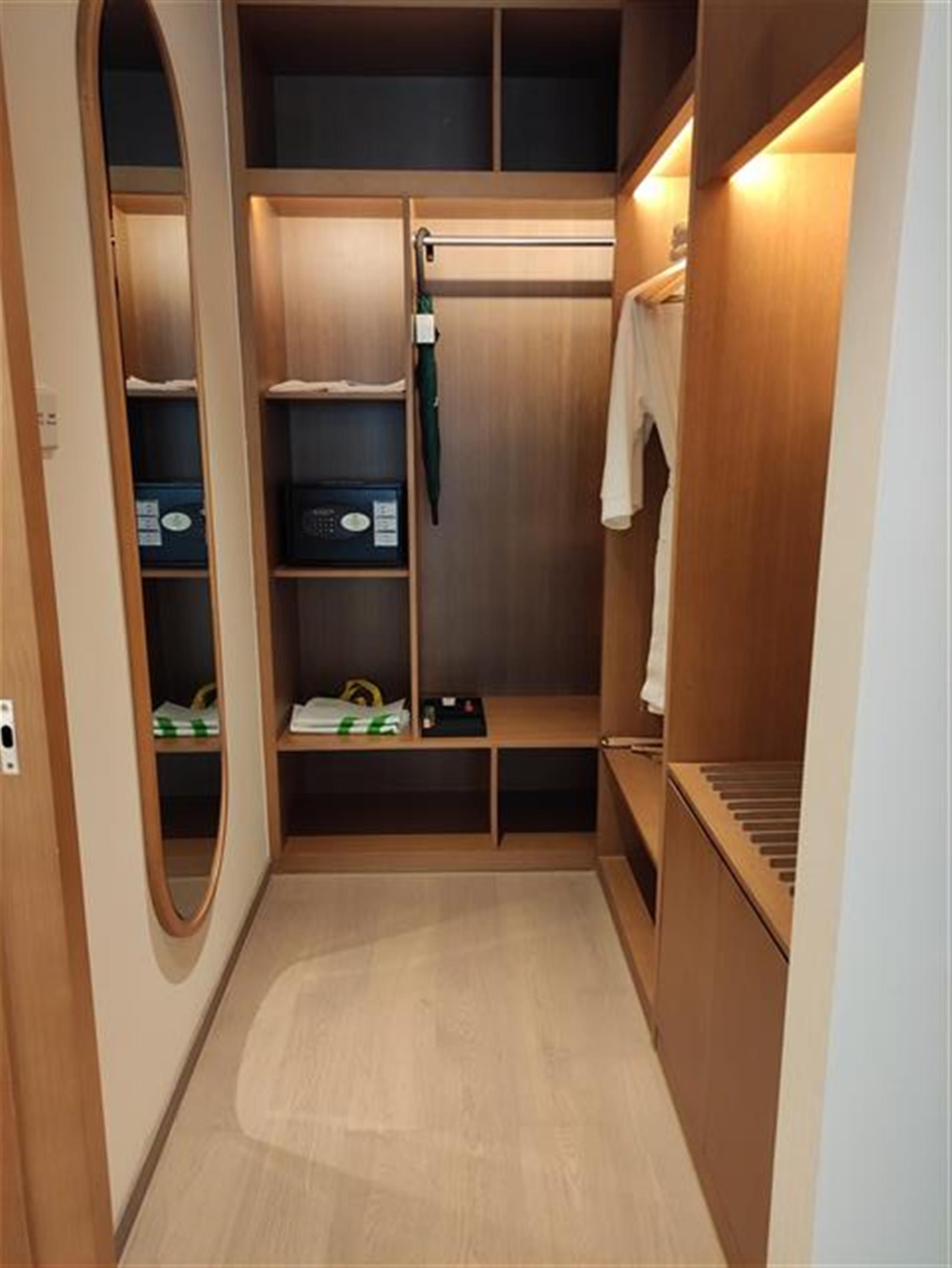 Walk-in Closet Convenient Newly-Renovated 1BR Deluxe Suite Service Apts Nr LN 2 for Rent in Shanghai