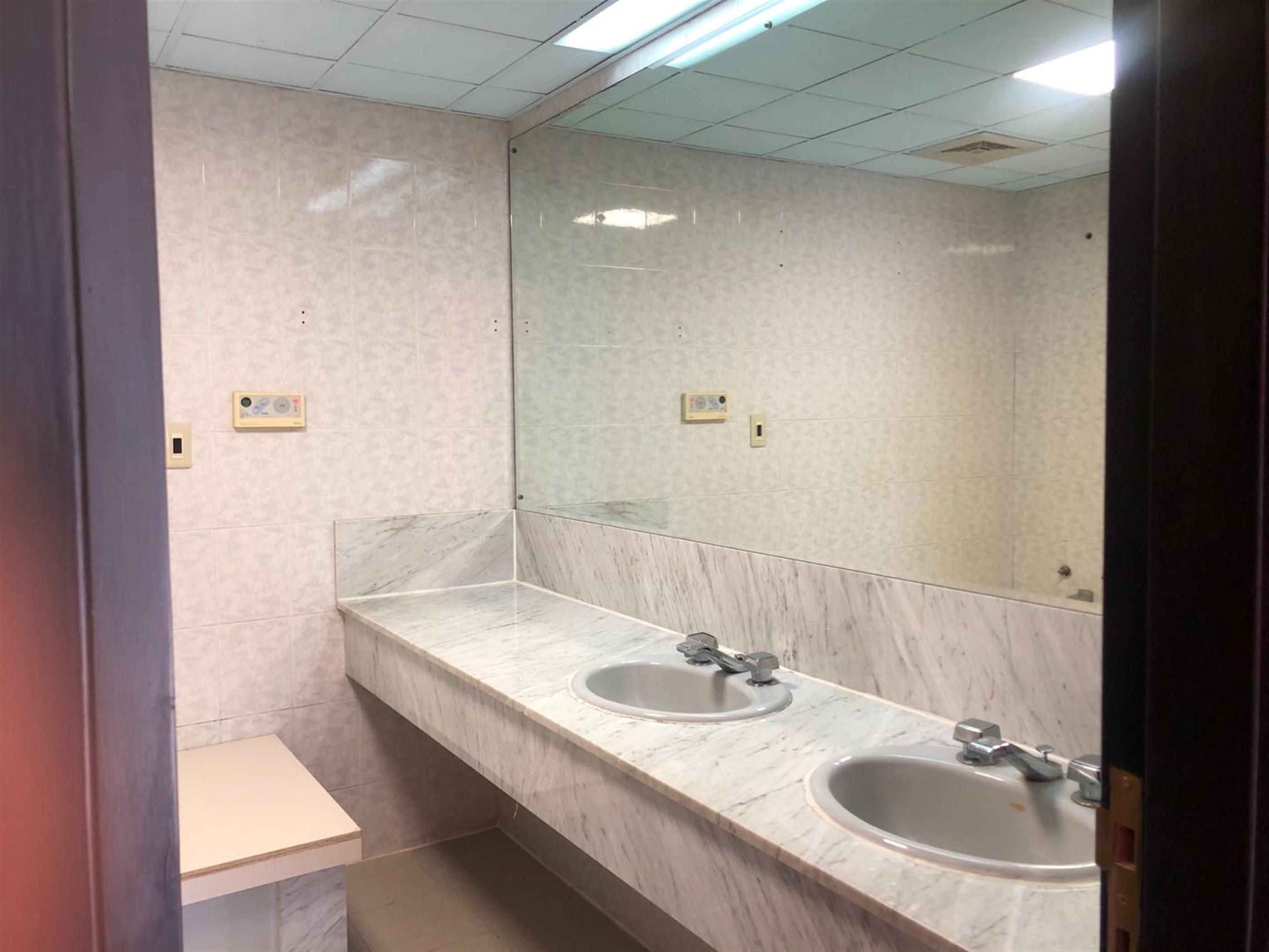 Twin sinks Large 3BR FFC Lane House Office/Apt Nr LN 10/11 for Rent in Shanghai