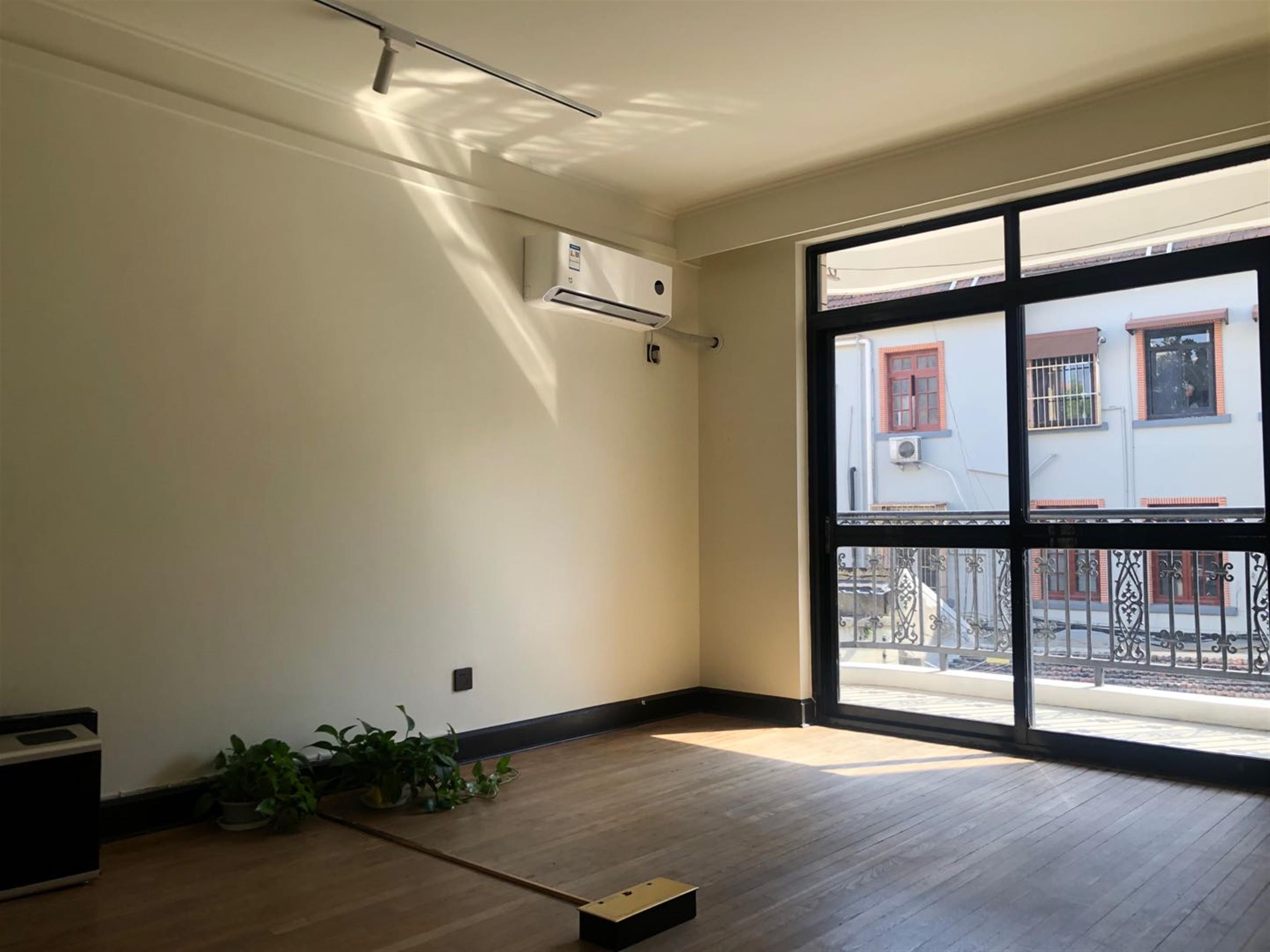 Large Windows Large 3BR FFC Lane House Office/Apt Nr LN 10/11 for Rent in Shanghai
