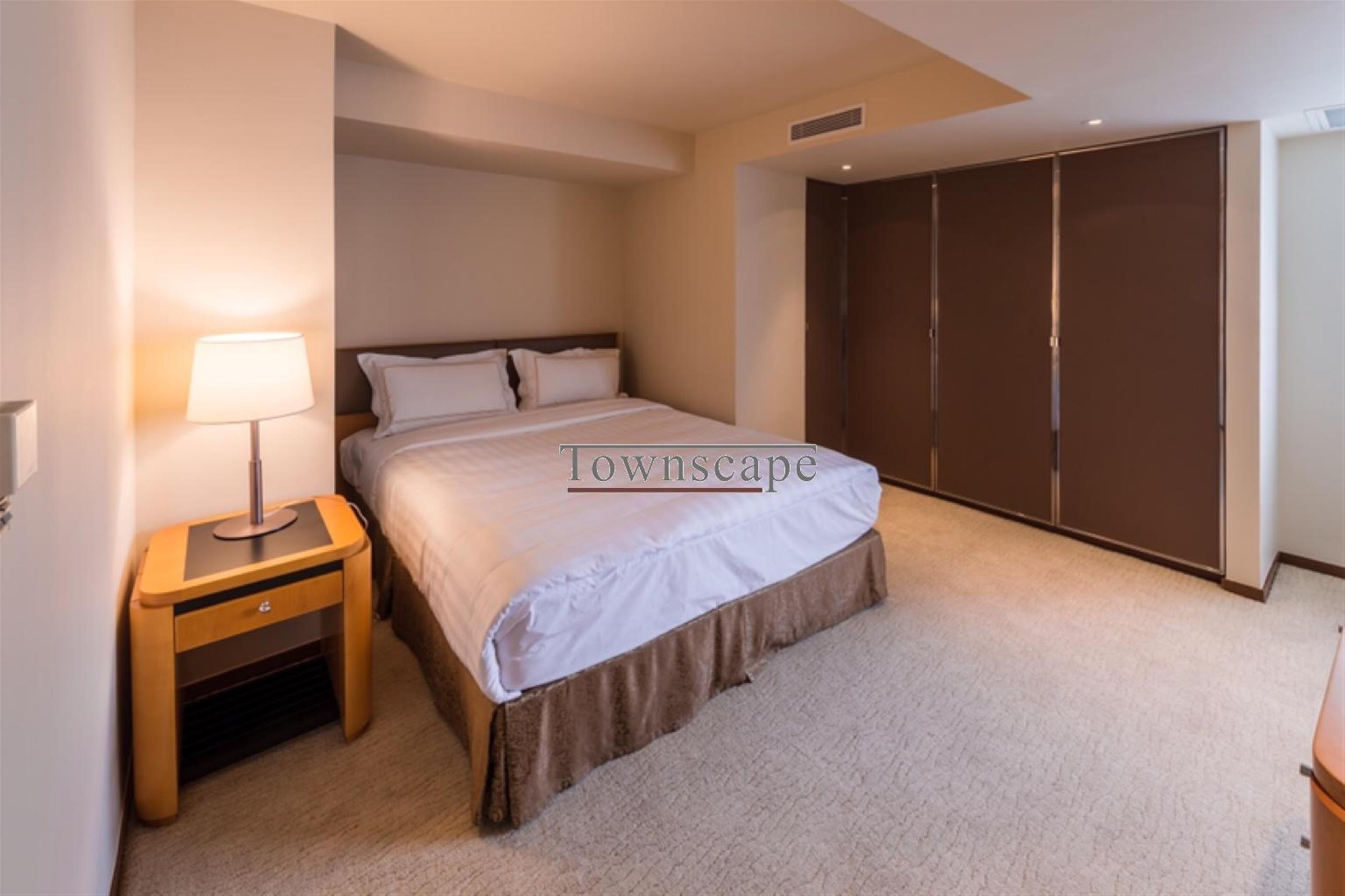 Big beds Deluxe Luxury 4BR Jing’an Service Apartments Nr LN 2 for Rent in Shanghai